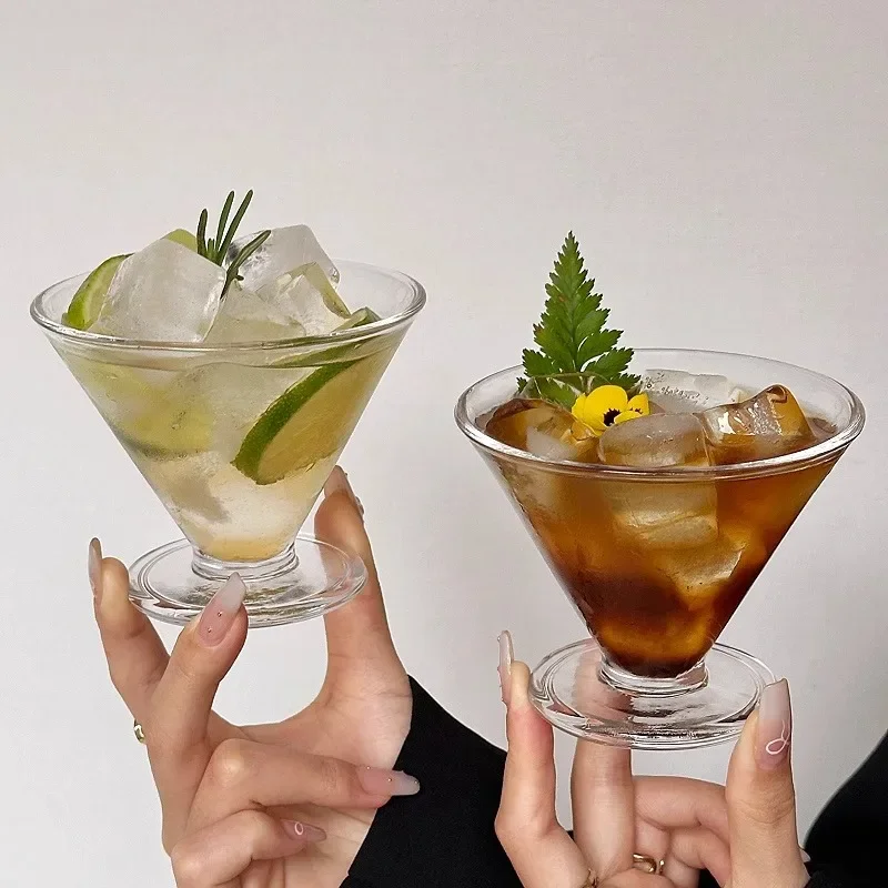 1PC High Quality Stemmed Glass Ice Cream Cups Creative Sundae Yogurt Parfait Dessert Bowls for Commercial Use
1PC High Quality Stemmed Glass Ice Cream Cups Creative Sundae Yogurt Parfait Dessert Bowls for Commercial Use