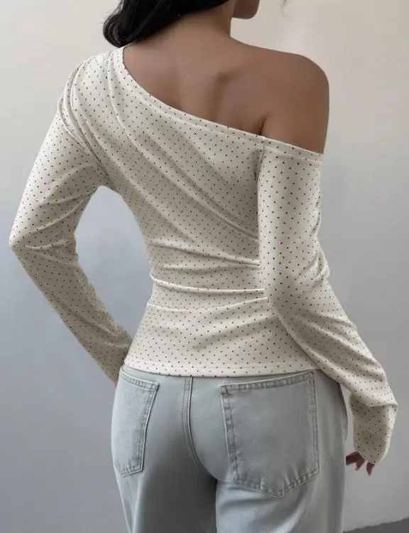 Women's T-Shirt Spring\summer New Fresh Sweet Girl Storm Point Printed Lace Design Slant Neck Single Shoulder Long Sleeve Top
Women's T-Shirt Spring\summer New Fresh Sweet Girl Storm Point Printed Lace Design Slant Neck Single Shoulder Long Sleeve Top