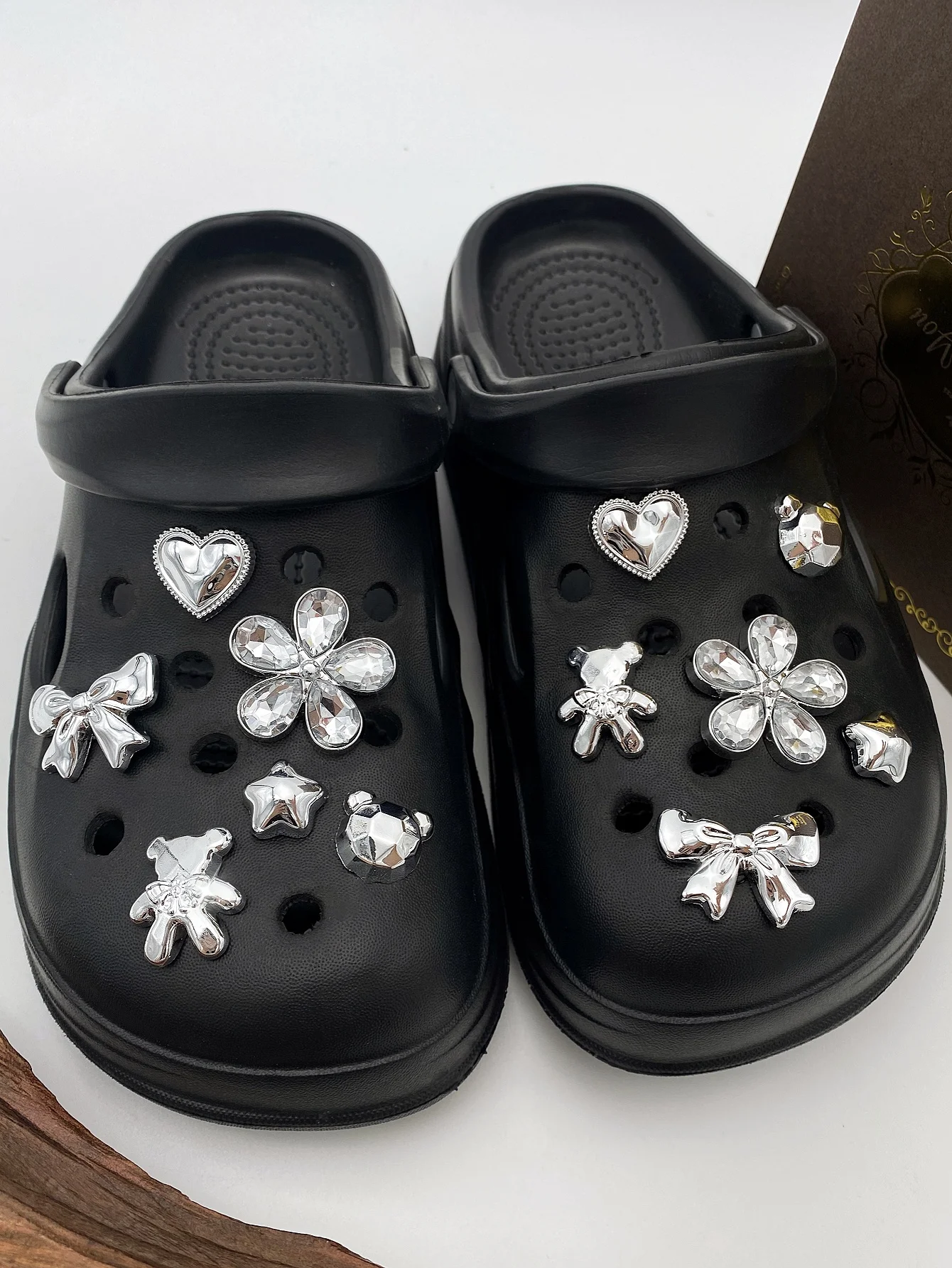 12 шт., серебряная грация с бантом медведя, любовь, звезды, пряжка для обуви с пятью лепестками, украшение своими руками, подходит для женских сандалий, тапочек,
12 шт., серебряная грация с бантом медведя, любовь, звезды, пряжка для обуви с пятью лепестками, украшение своими руками, подходит для женских сандалий, тапочек,