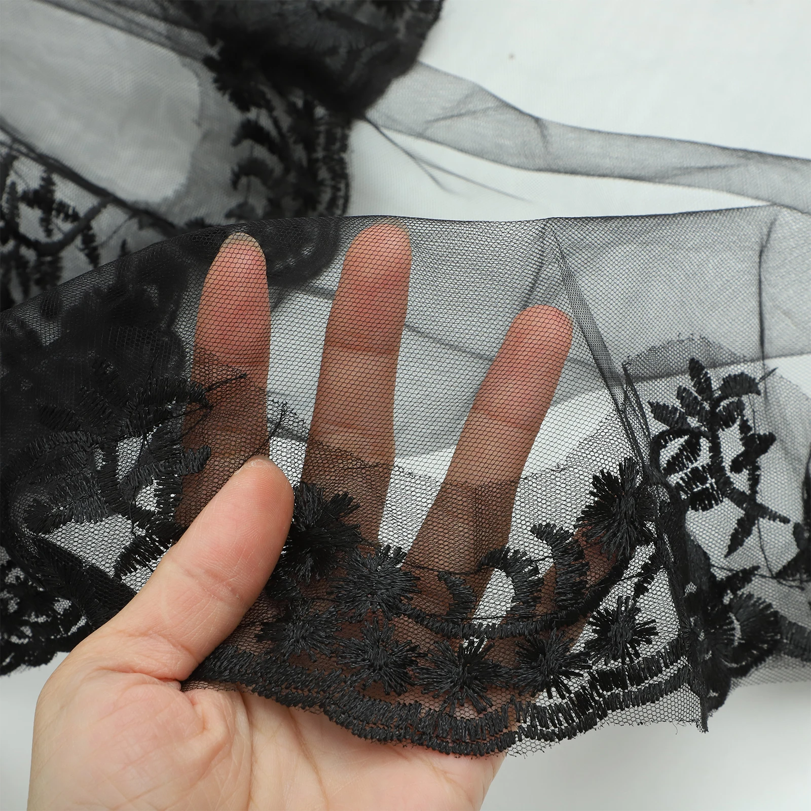 Elegant Black Veil For Bride Wedding Veil for Halloween Bride Photo Props Vintage Bridal Accessory Soft Tulle Mantilla
Elegant Black Veil For Bride Wedding Veil for Halloween Bride Photo Props Vintage Bridal Accessory Soft Tulle Mantilla