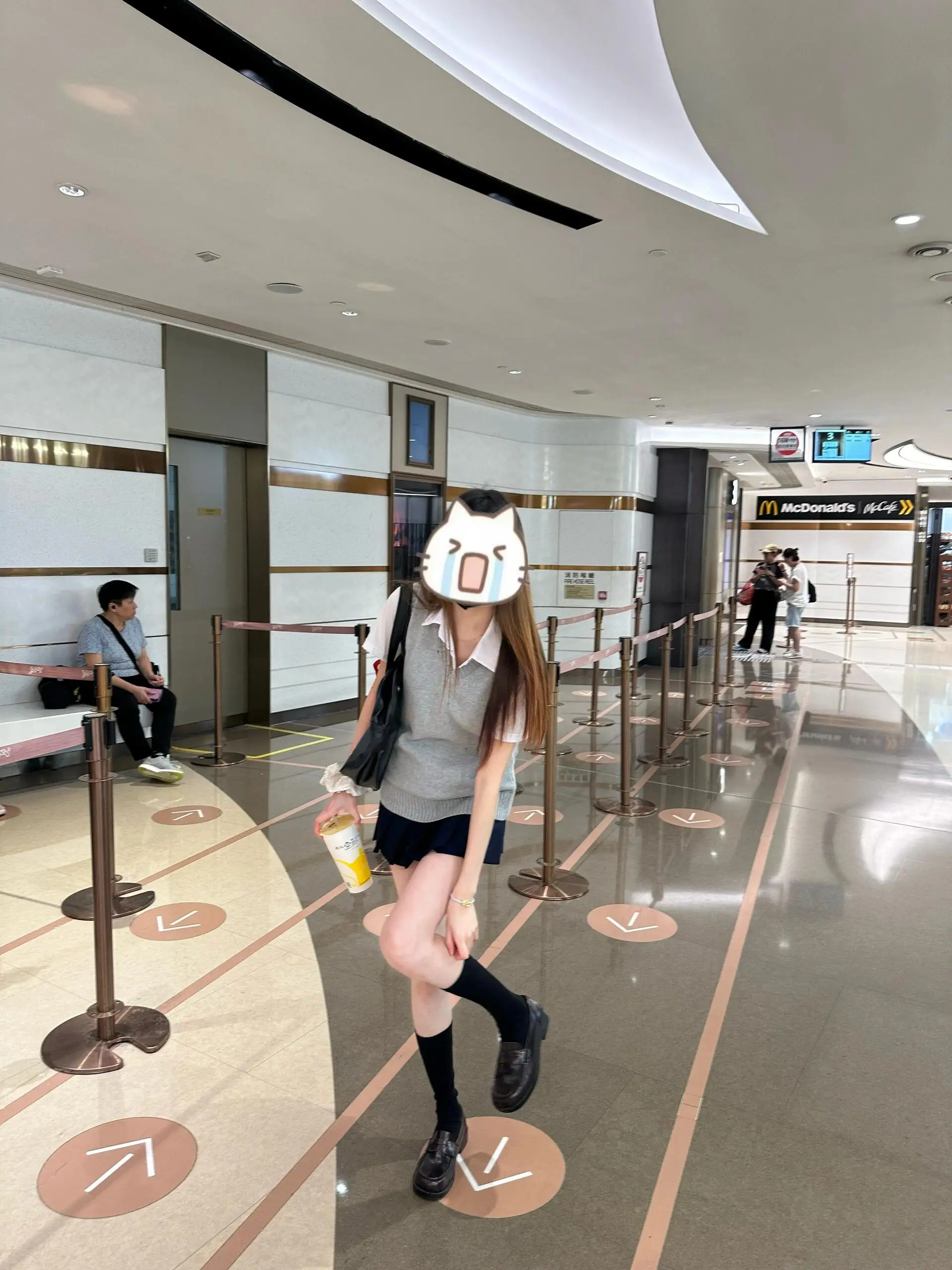 Вязаный жилет-пуловер для женщин в стиле JK, оригинальный японский, весенне-осенний, милый, с V-образным вырезом, из полиэстера.
Вязаный жилет-пуловер для женщин в стиле JK, оригинальный японский, весенне-осенний, милый, с V-образным вырезом, из полиэстера.