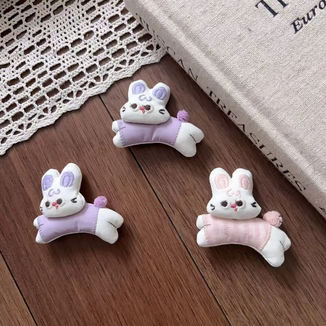 High Quality Soft Stuffed Fabric Cartoon Running Bunny Hair Clip Brooch Multifunctional for Shoes Socks Pendant Clothing Trim
High Quality Soft Stuffed Fabric Cartoon Running Bunny Hair Clip Brooch Multifunctional for Shoes Socks Pendant Clothing Trim