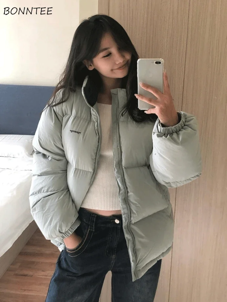 Короткие стильные парки женские зимние теплые утепленные верхняя одежда Ulzzang простые нежные студенческие уличные мягкие повседневные универсальные молодежные
Короткие стильные парки женские зимние теплые утепленные верхняя одежда Ulzzang простые нежные студенческие уличные мягкие повседневные универсальные молодежные