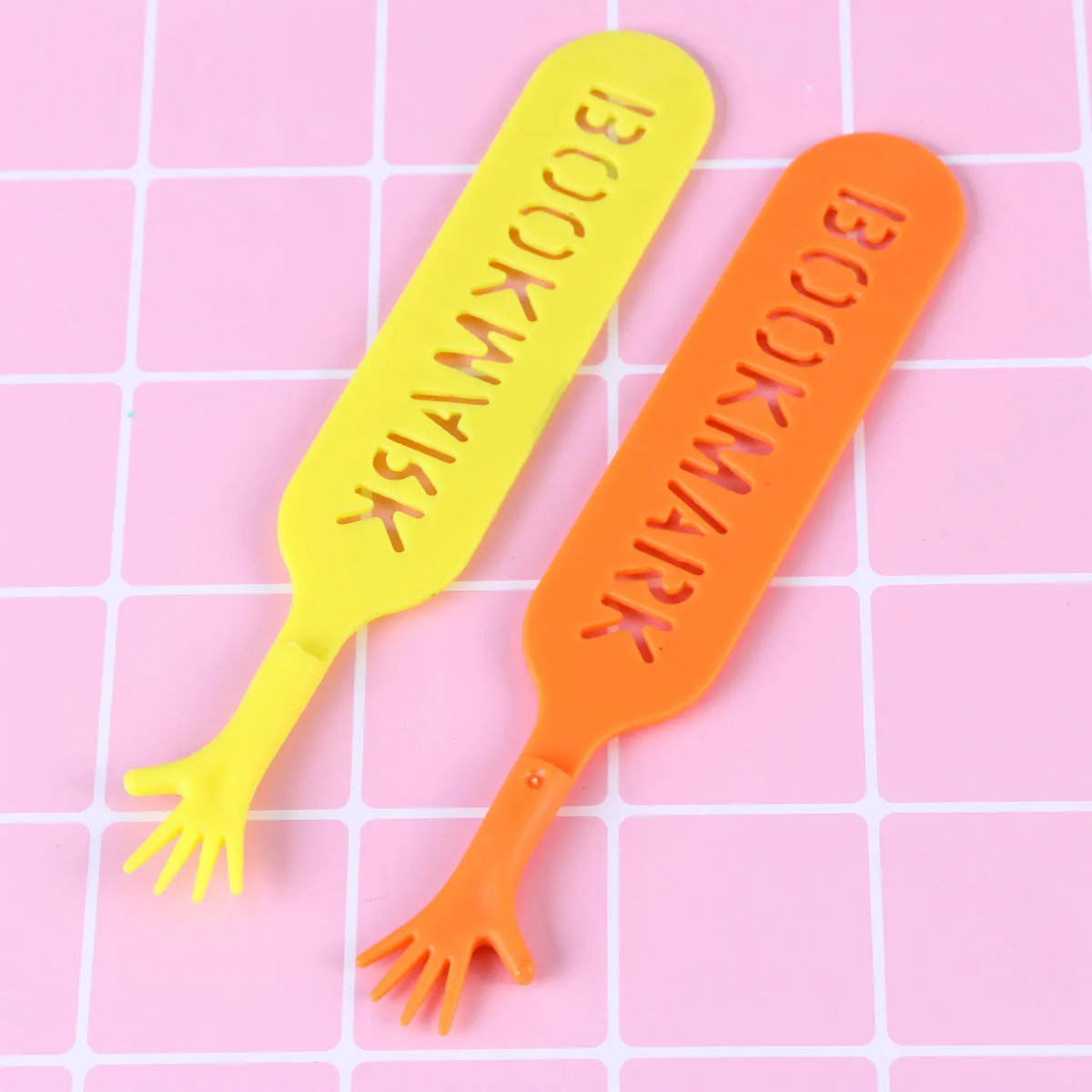 4Pcs Funny Help Me Bookmark Page Note Stationery Novelty Marker Study Supplies for Book Readers Students Office Workers
4Pcs Funny Help Me Bookmark Page Note Stationery Novelty Marker Study Supplies for Book Readers Students Office Workers