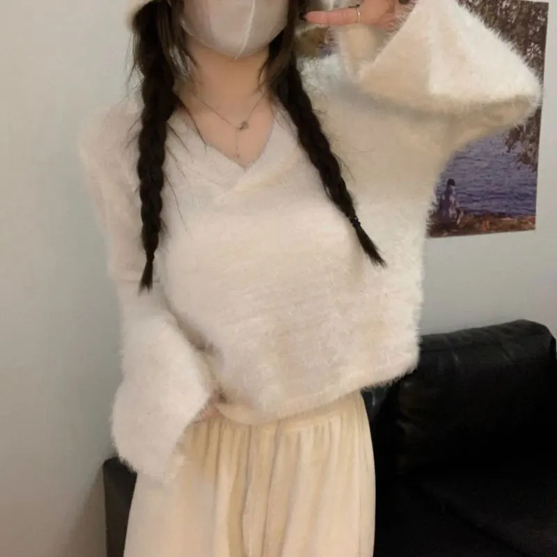 Female Clothing Gentle V-Neck Short Sweaters Loose Solid Color Autumn Winter Casual Long Sleeve Korean Basic Knitted Pullovers
Female Clothing Gentle V-Neck Short Sweaters Loose Solid Color Autumn Winter Casual Long Sleeve Korean Basic Knitted Pullovers