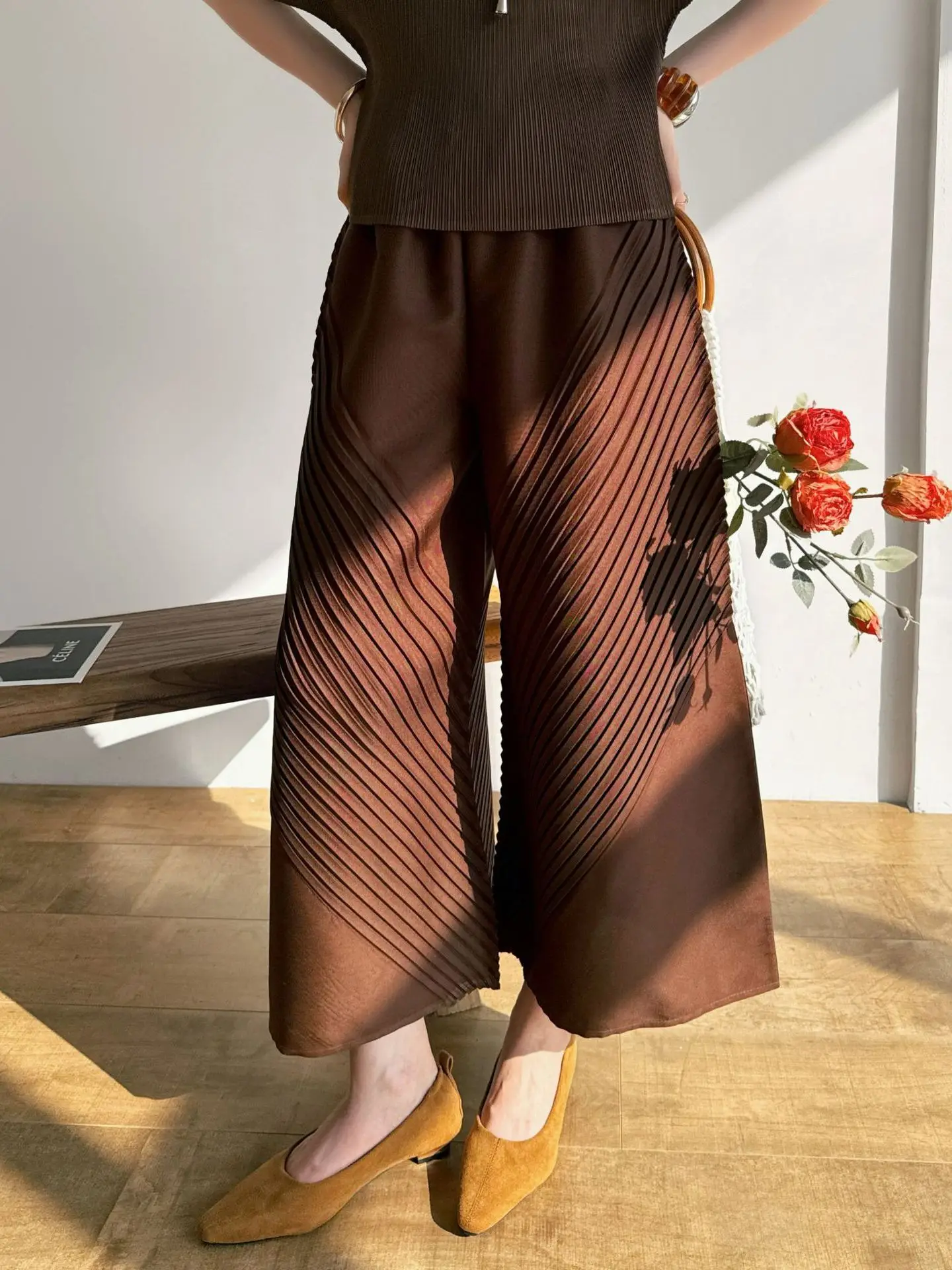 Spring Summer New High-End Pleated Wide Leg Pants Nine Points Casual Versatile Women's Three-Zone Style Natural Waist Elastic
Spring Summer New High-End Pleated Wide Leg Pants Nine Points Casual Versatile Women's Three-Zone Style Natural Waist Elastic