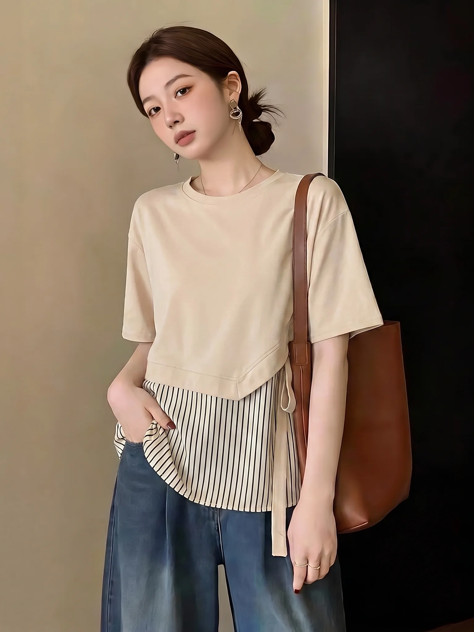 Khaki Striped Patchwork Shoulder Short Sleeve Women's T-shirt Summer New plus Size Micro Plump Fake Two-Piece Top Commute Style
Khaki Striped Patchwork Shoulder Short Sleeve Women's T-shirt Summer New plus Size Micro Plump Fake Two-Piece Top Commute Style