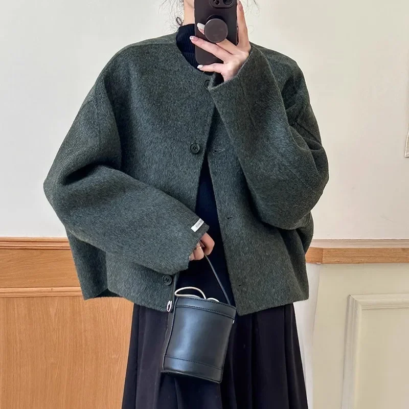 Short Wool Coat for Women, Round-neck High-end Coat, New Autumn and Winter 2025, Petite Loose Woolen Jacket
Short Wool Coat for Women, Round-neck High-end Coat, New Autumn and Winter 2025, Petite Loose Woolen Jacket