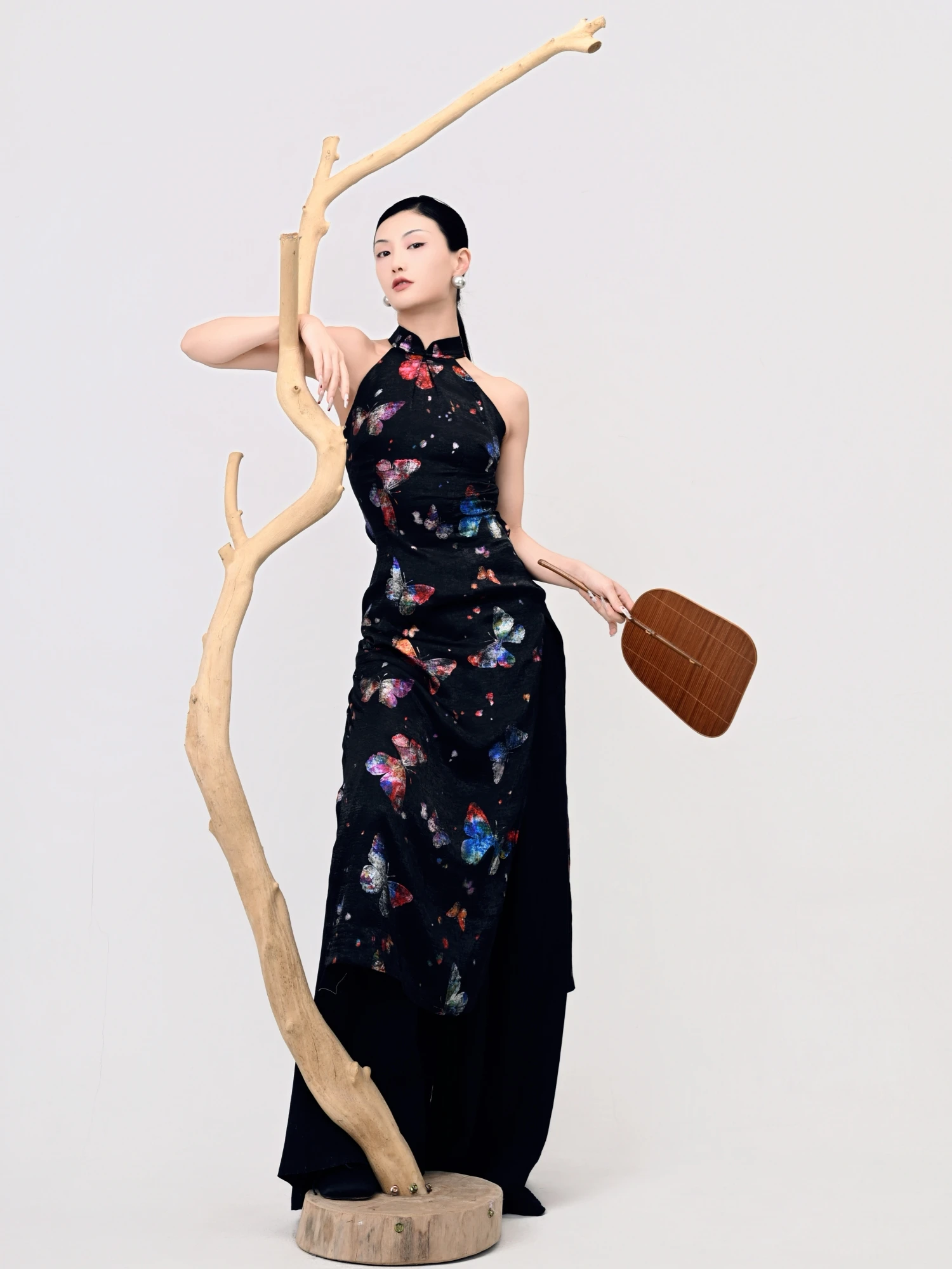 Новый китайский танцевальный костюм для джазовых и классических танцев, черный, дышащий, с длинной юбкой, без рукавов
Новый китайский танцевальный костюм для джазовых и классических танцев, черный, дышащий, с длинной юбкой, без рукавов