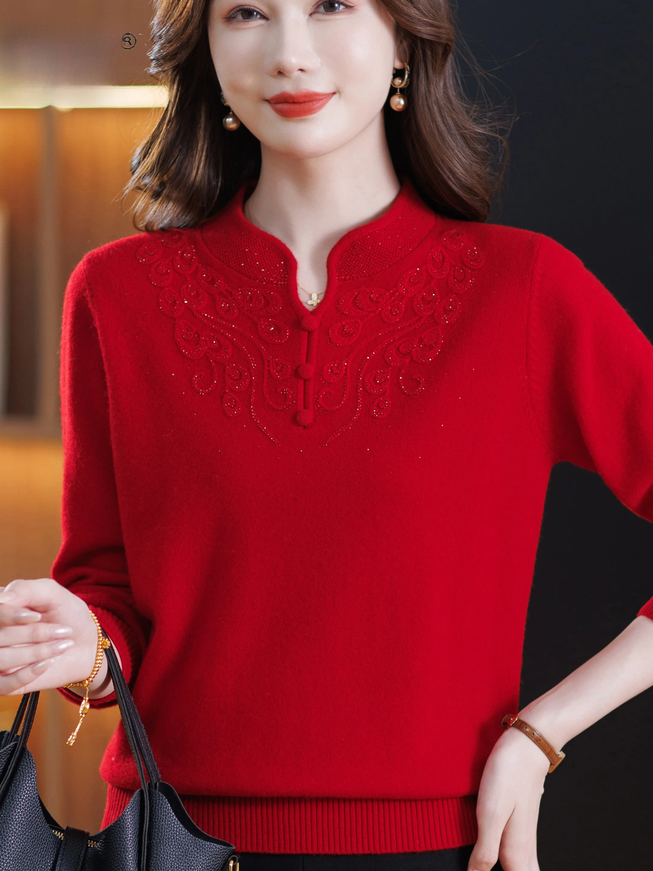 Новая китайская шерстяная трикотажная основа irt, красный воротник Ципао, женская воротник среднего возраста и ly Faion с вышивкой 00, чистая шерсть
Новая китайская шерстяная трикотажная основа irt, красный воротник Ципао, женская воротник среднего возраста и ly Faion с вышивкой 00, чистая шерсть