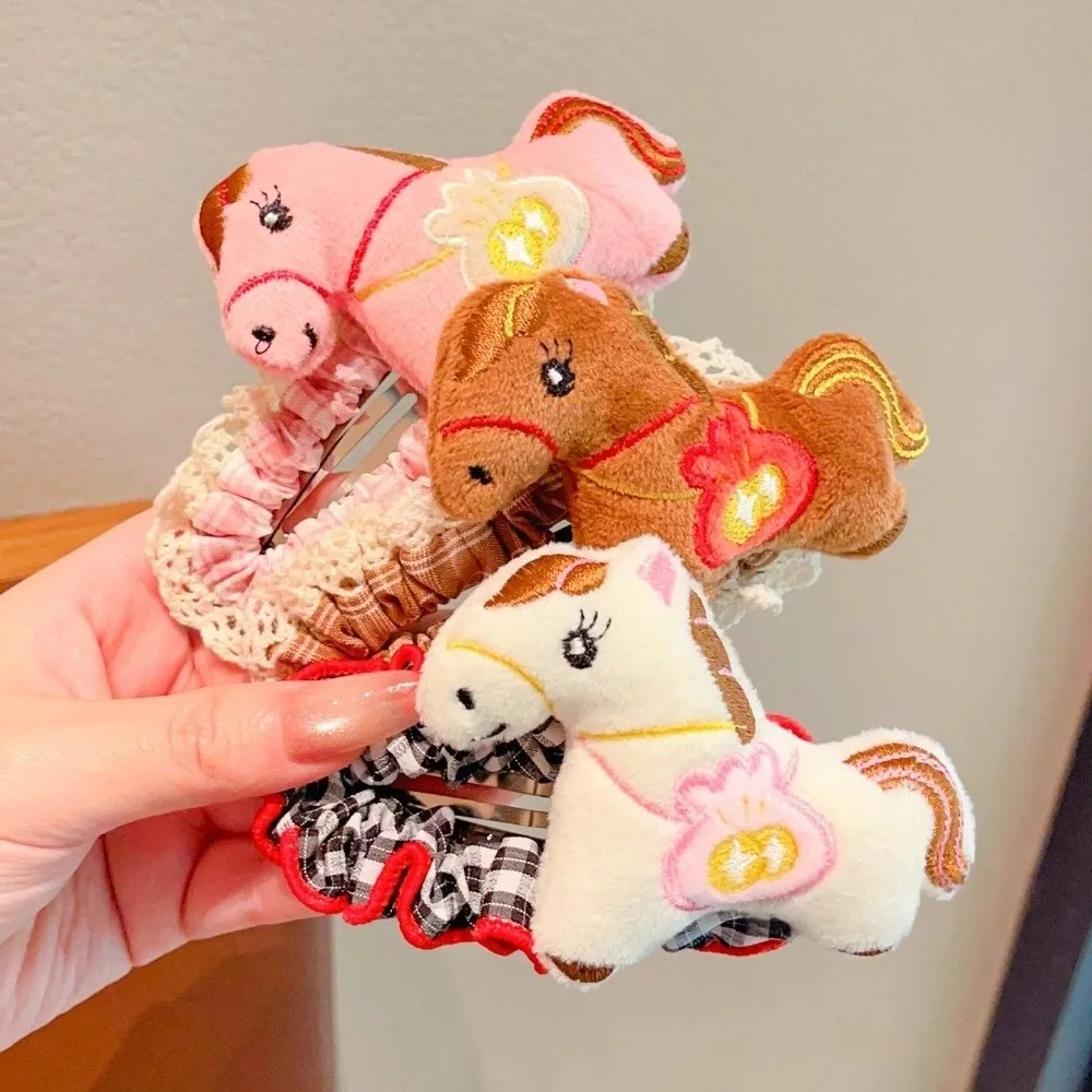 Elegant Cloth Horse Hairpins Grid Large Cartoon Hair Clip Y2K Barrettes Edge Clip Party
Elegant Cloth Horse Hairpins Grid Large Cartoon Hair Clip Y2K Barrettes Edge Clip Party