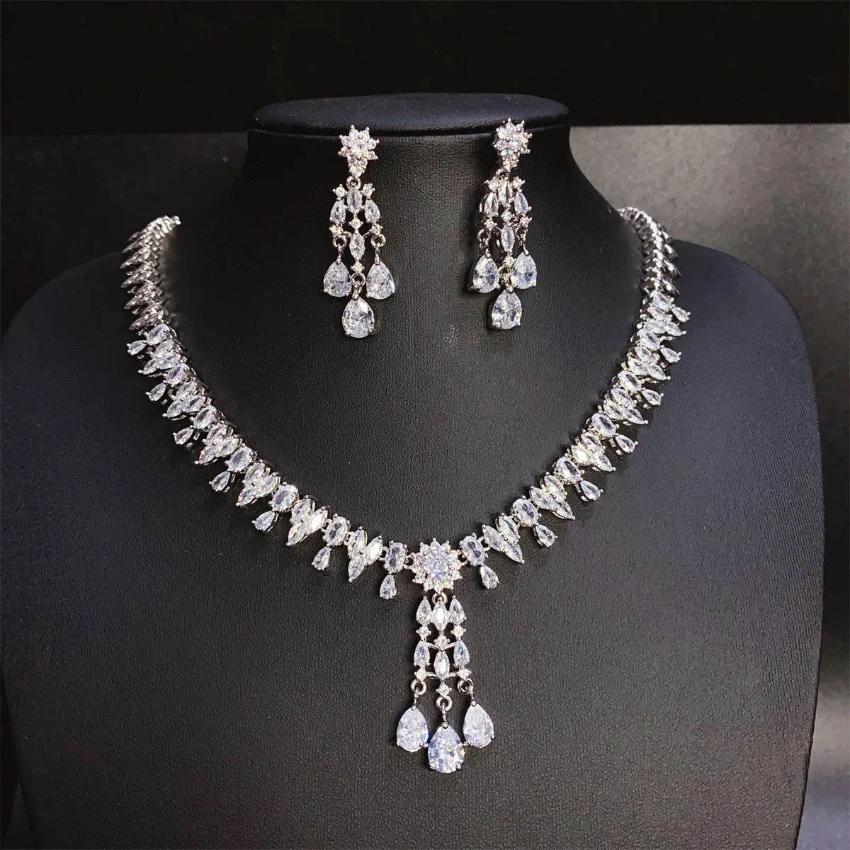 Fashion White Zirconia Necklace Earrings Set Elegant Arabia UAE Wedding 2 Pieces Jewelry Set Bridal Gift
Fashion White Zirconia Necklace Earrings Set Elegant Arabia UAE Wedding 2 Pieces Jewelry Set Bridal Gift