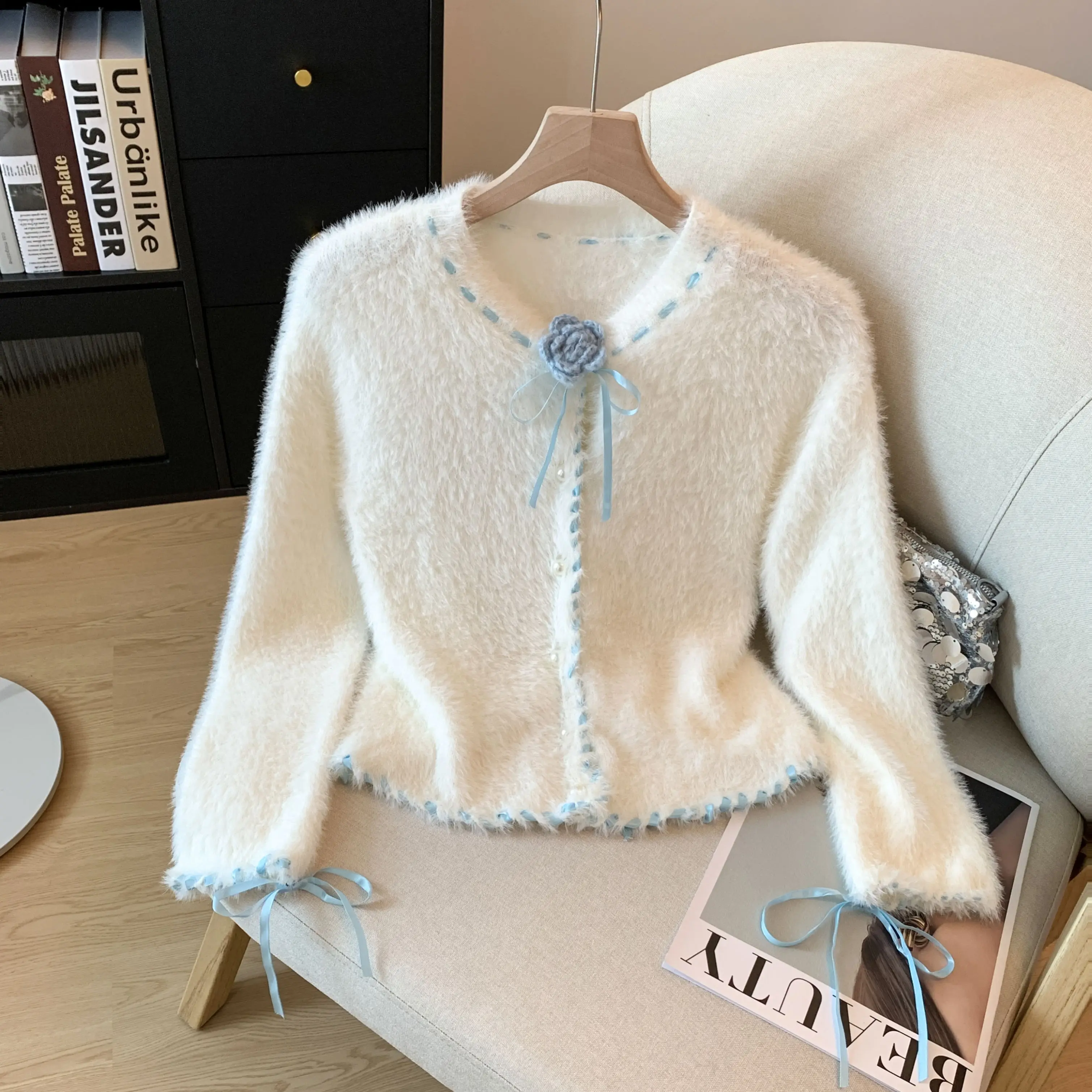 Women's V-Neck Long Sleeve Sweater Cardigan French Elegant Fashion Aesthetic Retro Casual Top Woolen Clothing Accessory 2025 New
Women's V-Neck Long Sleeve Sweater Cardigan French Elegant Fashion Aesthetic Retro Casual Top Woolen Clothing Accessory 2025 New