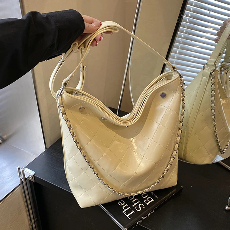 Retro Rivet Bucket Crossbody Bag for Women Korean Large Capacity Commute Handbag Simple Versatile Chains Shoulder Bags
Retro Rivet Bucket Crossbody Bag for Women Korean Large Capacity Commute Handbag Simple Versatile Chains Shoulder Bags