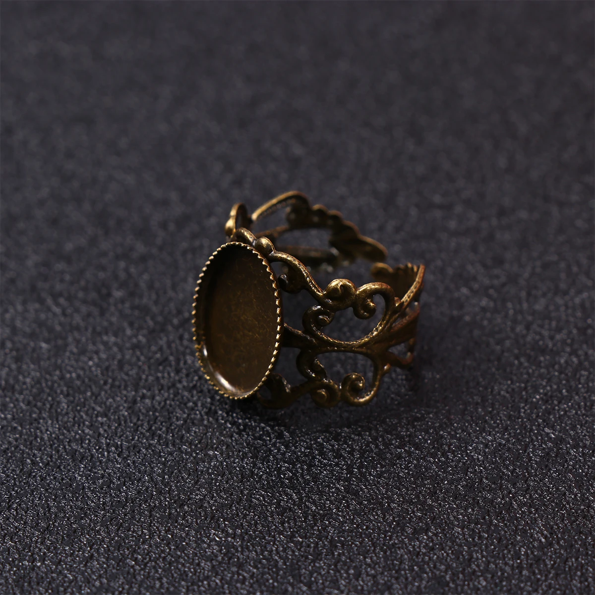 10 Pcs Shape Ring Empty Ring Tray Holder Jewelry Display Tray Metal Plate Earrings Storage Ornament Retro Home Decor
10 Pcs Shape Ring Empty Ring Tray Holder Jewelry Display Tray Metal Plate Earrings Storage Ornament Retro Home Decor