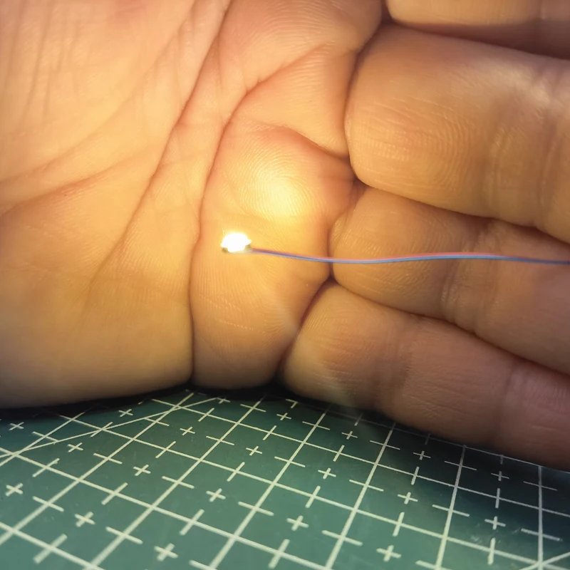 10pcs 0402 smd led model light with free Cr2032 battery box hobby model kit/railway/railroad/starship/gundam lighting
10pcs 0402 smd led model light with free Cr2032 battery box hobby model kit/railway/railroad/starship/gundam lighting
