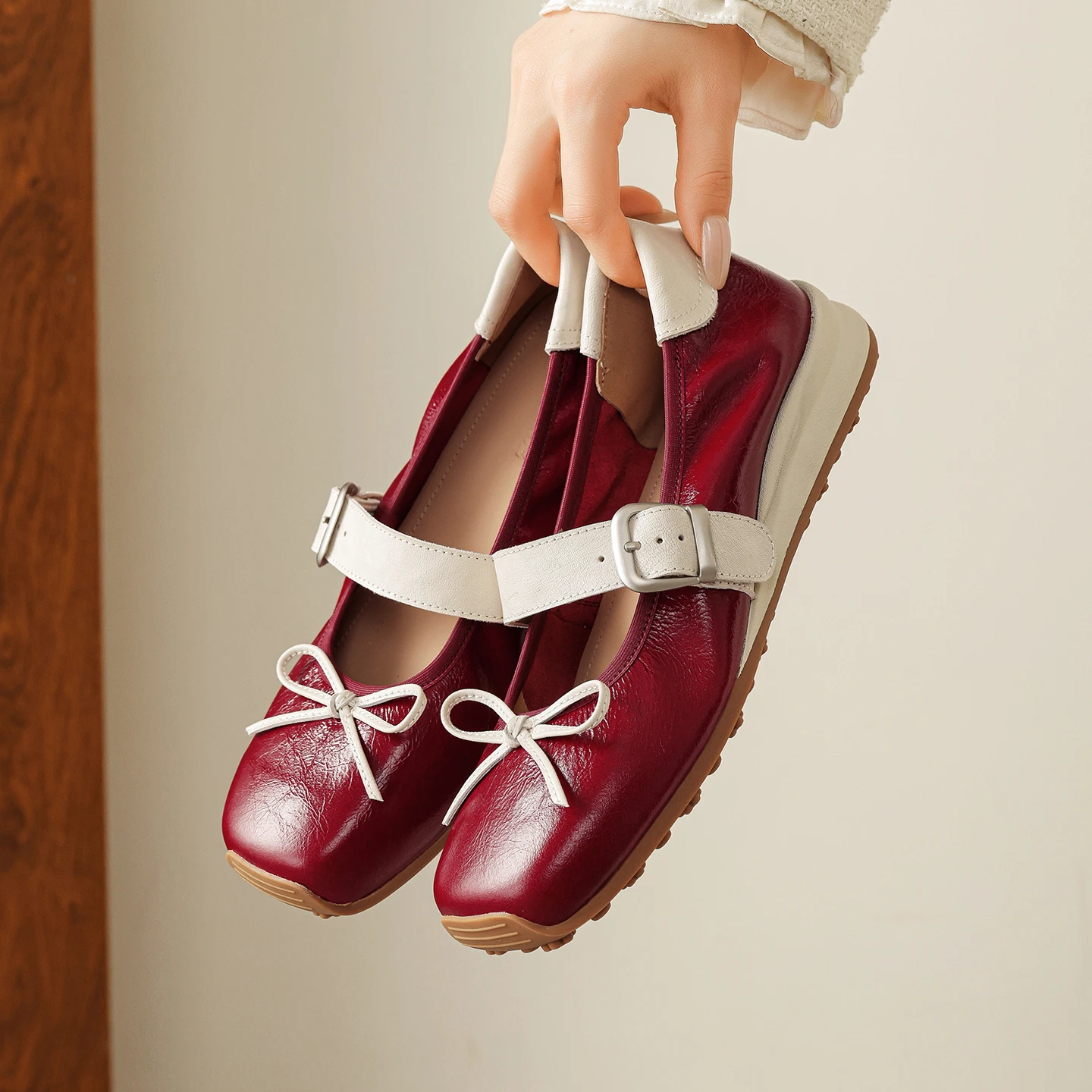 Genuine Leather Cowhide +Sheepskin Women Shoes,Bow Sweet Mary Jane Shoes,Fashion Flat Women's Sneakers
Genuine Leather Cowhide +Sheepskin Women Shoes,Bow Sweet Mary Jane Shoes,Fashion Flat Women's Sneakers