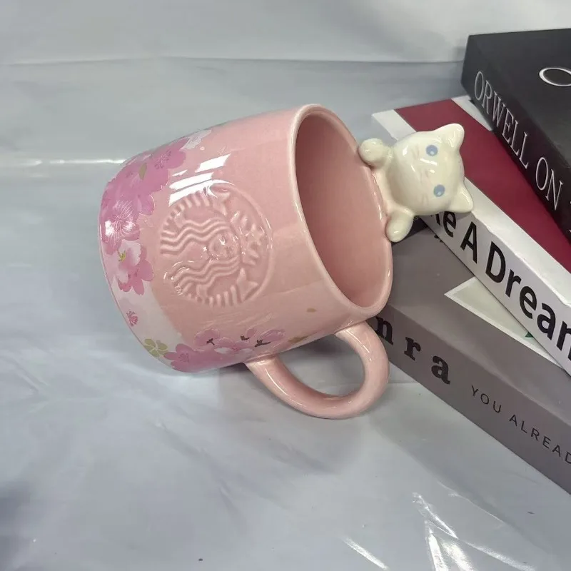 Starbucks Pink Cherry Blossom Mug, 355ml Ceramic Coffee Cup with Sakura Print and Cat Figure
Starbucks Pink Cherry Blossom Mug, 355ml Ceramic Coffee Cup with Sakura Print and Cat Figure
