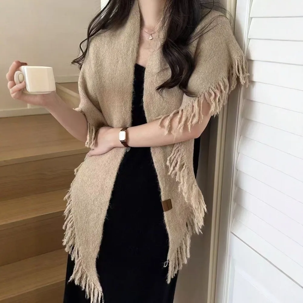 Повседневный треугольный вязаный шарф с кисточками, однотонная утолщенная шерстяная шаль, зимняя теплая шаль на шею, свитер, шаль, накидка
Повседневный треугольный вязаный шарф с кисточками, однотонная утолщенная шерстяная шаль, зимняя теплая шаль на шею, свитер, шаль, накидка