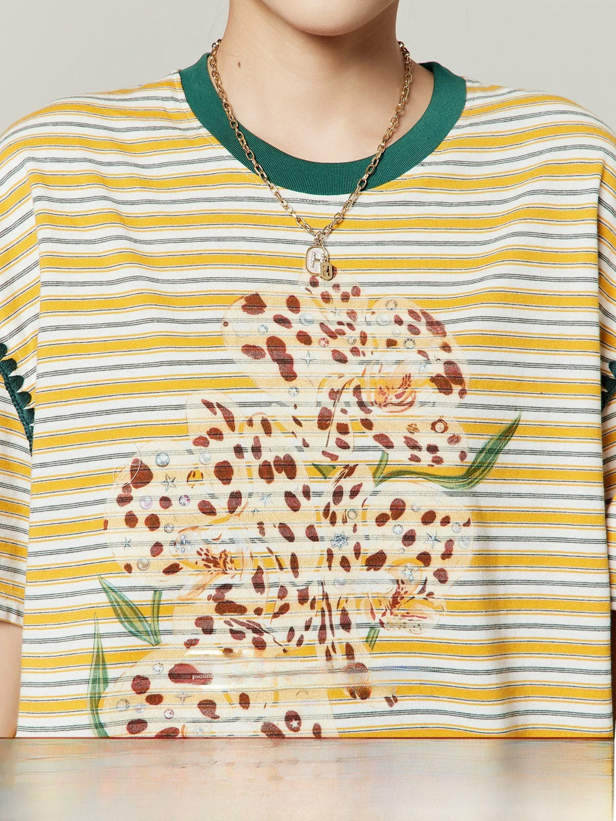 Summer New Women's Loose Fit Stripe Print T-Shirt Vintage Style Floral Pattern Short Sleeve Unique Beautiful Top for Ladies
Summer New Women's Loose Fit Stripe Print T-Shirt Vintage Style Floral Pattern Short Sleeve Unique Beautiful Top for Ladies