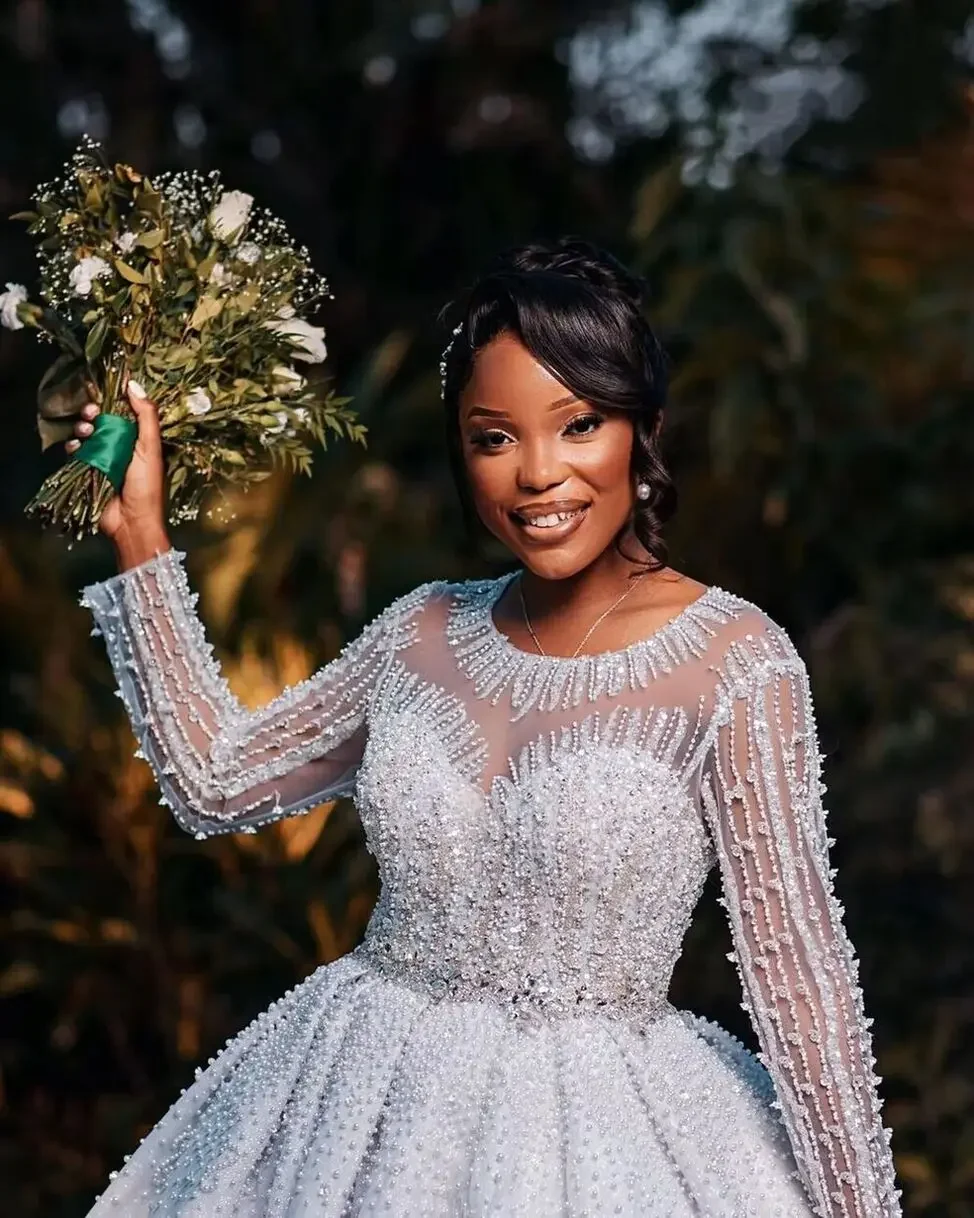 Свадебные платья больших размеров с индивидуальными кружевными аппликациями, блестящие, расшитые бисером, в стиле бального платья, для невест из Стамбула
Свадебные платья больших размеров с индивидуальными кружевными аппликациями, блестящие, расшитые бисером, в стиле бального платья, для невест из Стамбула