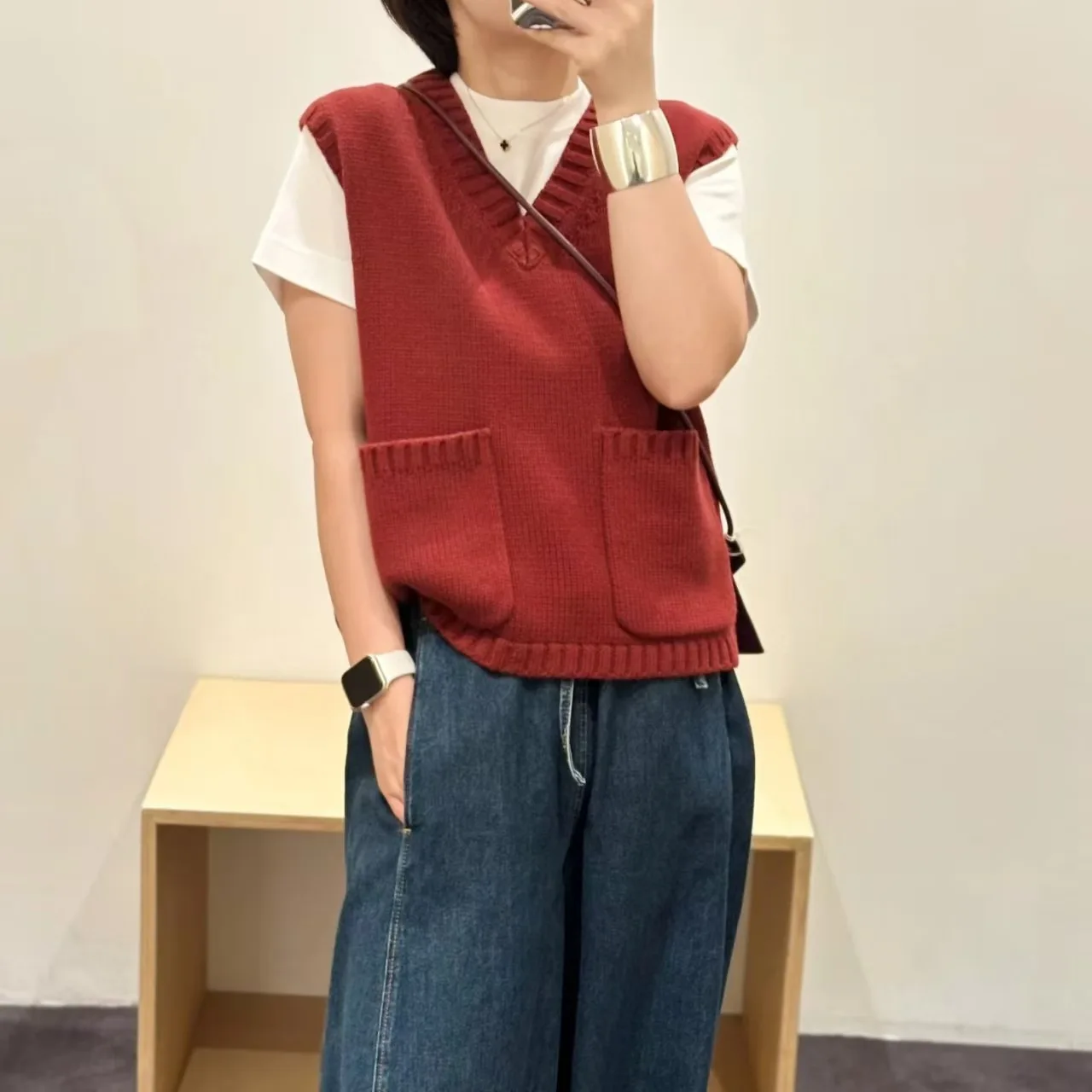 mat Cosniun Women's V-Ne Red Svel Knitted Sweater Vest Top Winter New Arrival Warm Wool Blend Commute Sle
mat Cosniun Women's V-Ne Red Svel Knitted Sweater Vest Top Winter New Arrival Warm Wool Blend Commute Sle