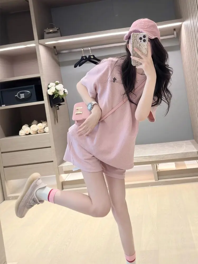 Pink Spring/Summer Set Women's Short Sleeve Loose Korean Fashion Shorts Casual Sports Two Piece Set
Pink Spring/Summer Set Women's Short Sleeve Loose Korean Fashion Shorts Casual Sports Two Piece Set