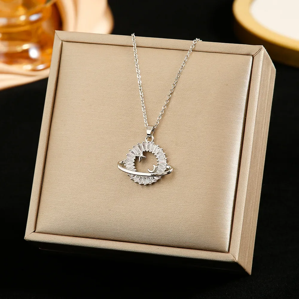 Комплект с полным набором бриллиантов и уникальной женской цепочкой на ключицу, это модное колье из титановой стали для одежды.
Комплект с полным набором бриллиантов и уникальной женской цепочкой на ключицу, это модное колье из титановой стали для одежды.