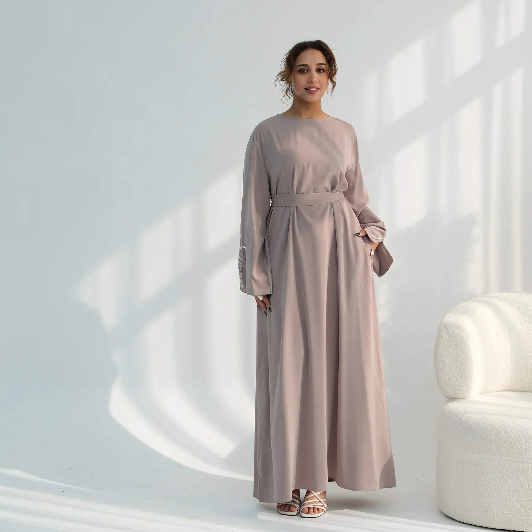 Женское платье для Ид, абайя для Рамадана, вечернее длинное платье, мусульманское платье с бриллиантовым бантом, джалабия, марокканский кафтан, дубайский исламский арабский длинный халат 2026
Женское платье для Ид, абайя для Рамадана, вечернее длинное платье, мусульманское платье с бриллиантовым бантом, джалабия, марокканский кафтан, дубайский исламский арабский длинный халат 2026