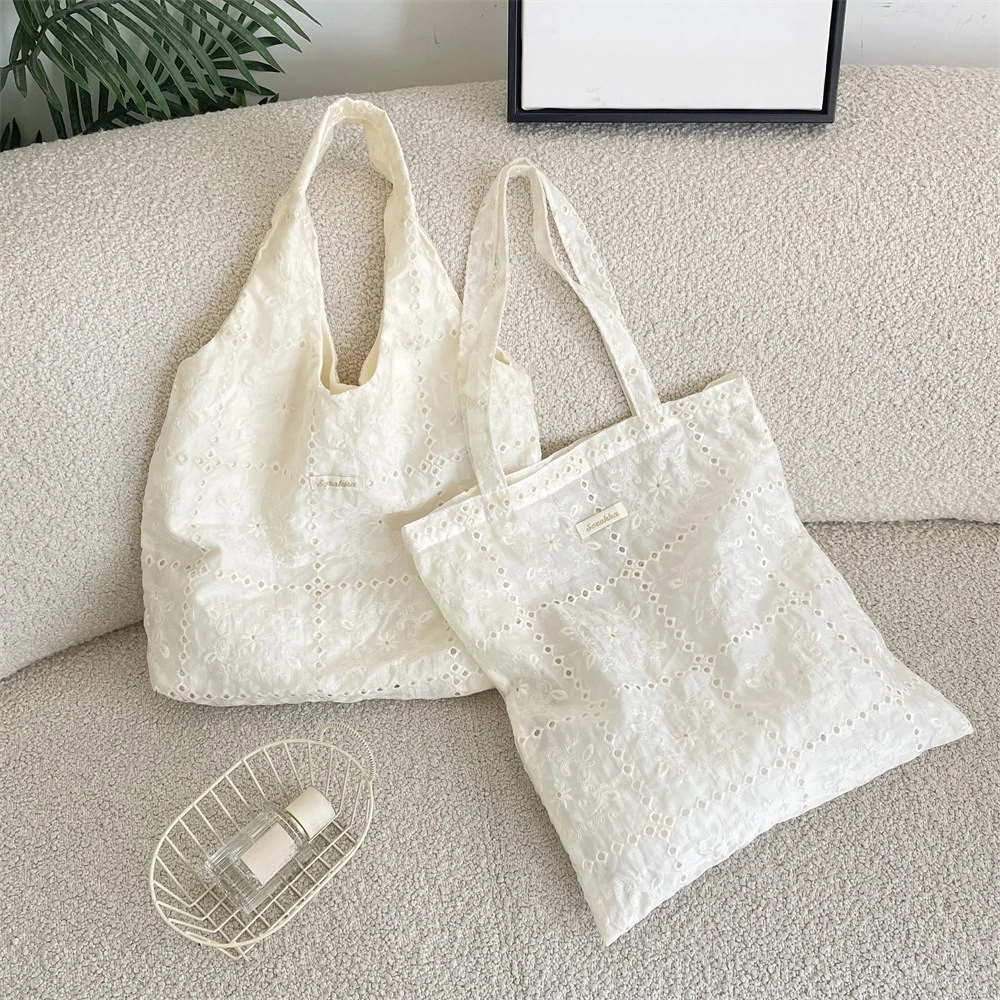 New Soft Embroidered Floral Shoulder Bag White Large Capacity Lace Handbag Portable Tote Bag Women Shoulder Bag Hand Bags
New Soft Embroidered Floral Shoulder Bag White Large Capacity Lace Handbag Portable Tote Bag Women Shoulder Bag Hand Bags
