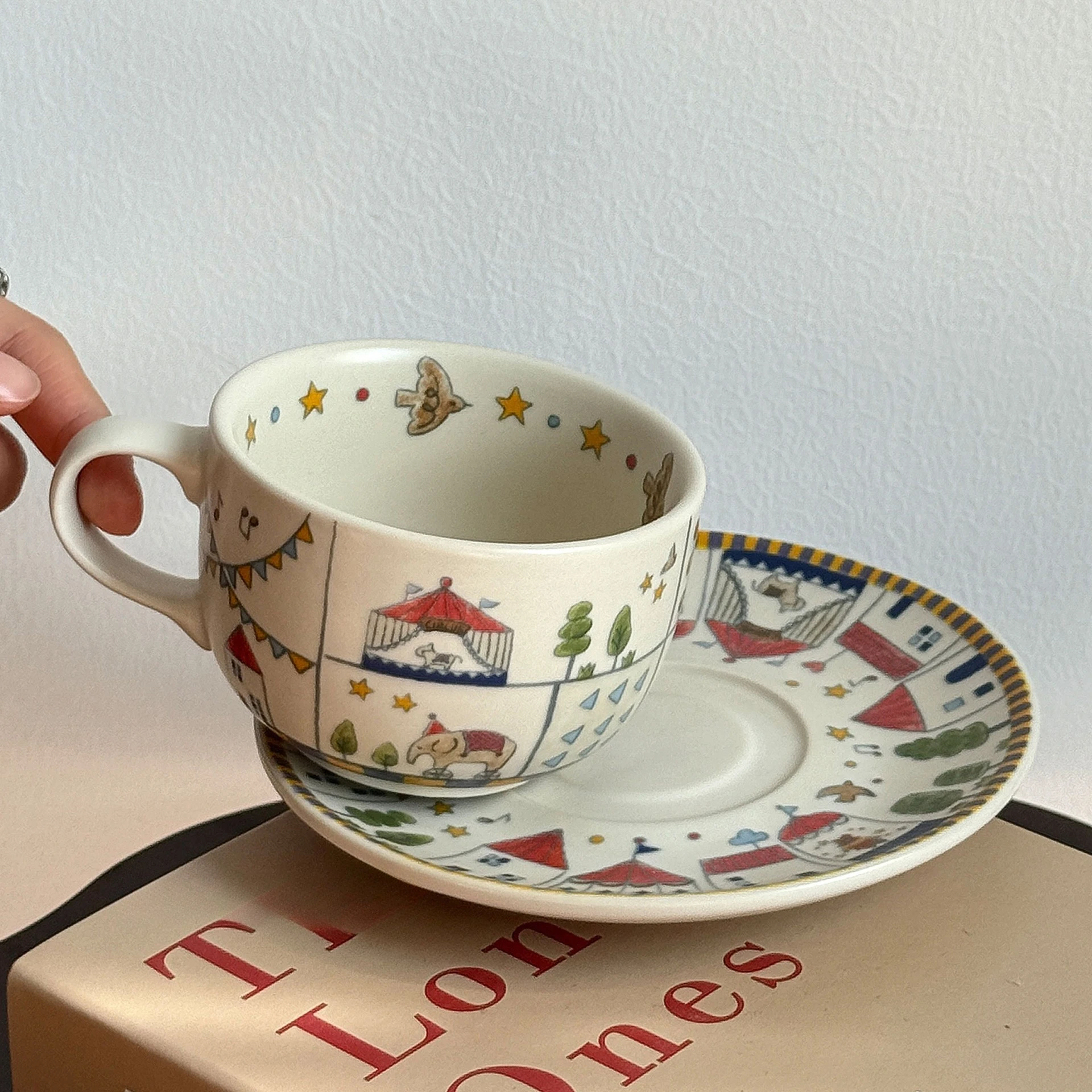 Vintage Fairy Tale Town Coffee Cup Plate Set, High Beauty Latte Cups, Office Afternoon Tea Cup, Holiday Gift Couple Ceramic Mug 
Vintage Fairy Tale Town Coffee Cup Plate Set, High Beauty Latte Cups, Office Afternoon Tea Cup, Holiday Gift Couple Ceramic Mug