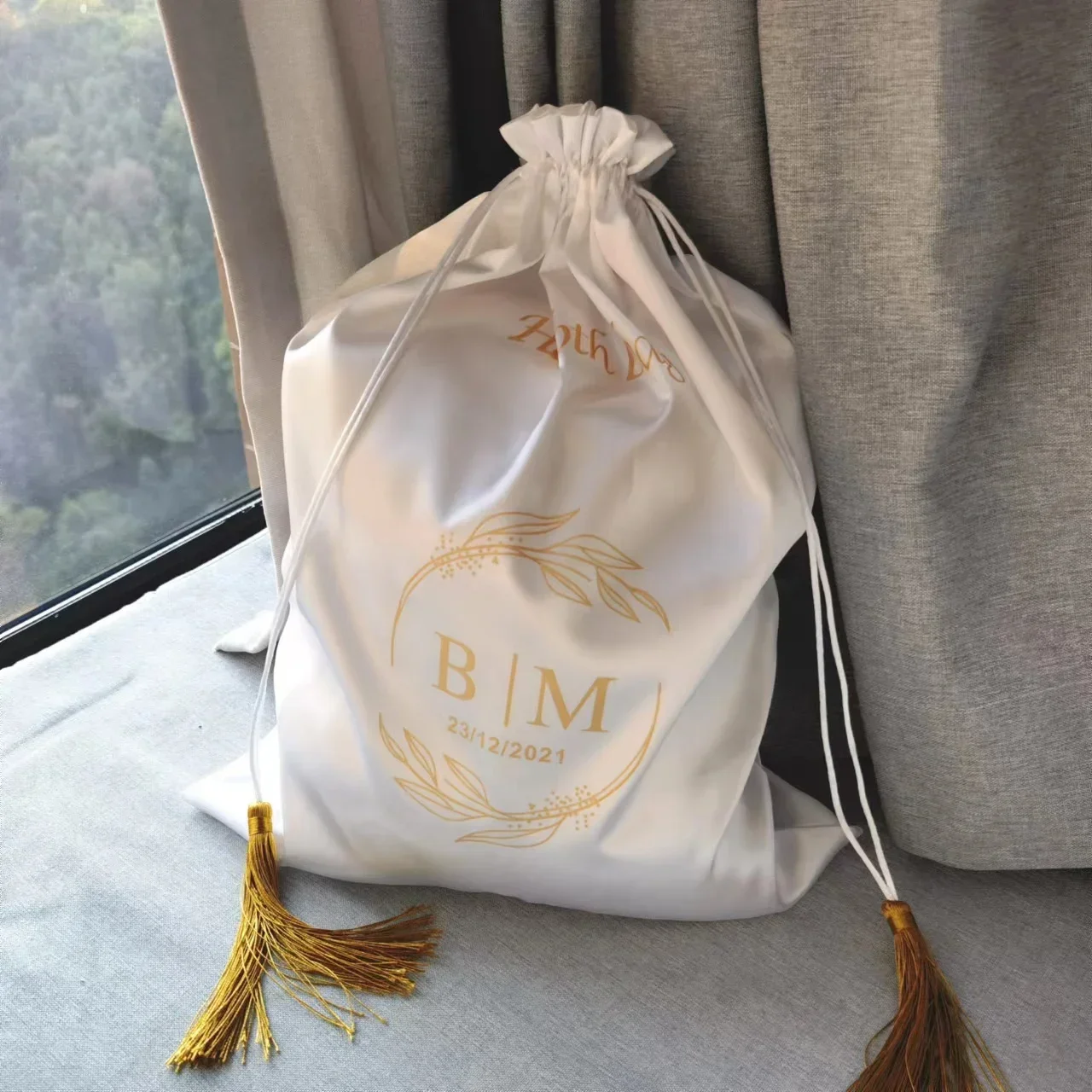 Silk Tassel Satin Bag Hair Extensions Wigs Makeup Packaging Bags Custom Print Logo Shoes Cosmetics Storage Gift Bag 20x30cm 50p
Silk Tassel Satin Bag Hair Extensions Wigs Makeup Packaging Bags Custom Print Logo Shoes Cosmetics Storage Gift Bag 20x30cm 50p