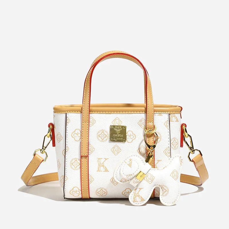 Minimalist Marvel Diaper Bag Women's Luxury Leather Tote Vintage Crossbody Bag Designer Large Capacity Chic And Practical
Minimalist Marvel Diaper Bag Women's Luxury Leather Tote Vintage Crossbody Bag Designer Large Capacity Chic And Practical