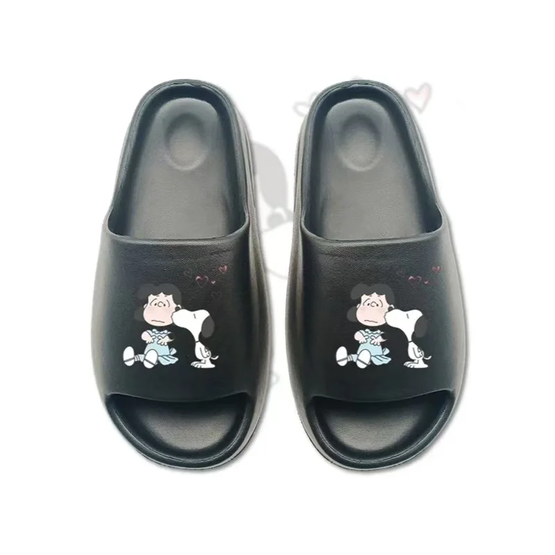 Реальные фотографии 2021, летние новые пары, домашние женские милые тапочки для ванной комнаты Snoopy, противоскользящие модные женские туфли черного, зеленого, белого цвета, мужские тапочки 
Реальные фотографии 2021, летние новые пары, домашние женские милые тапочки для ванной комнаты Snoopy, противоскользящие модные женские туфли черного, зеленого, белого цвета, мужские тапочки