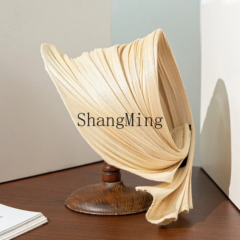 minimalist new summer fashion unique gold silk grass cloth visor straw hat children foldable decoration
minimalist new summer fashion unique gold silk grass cloth visor straw hat children foldable decoration
