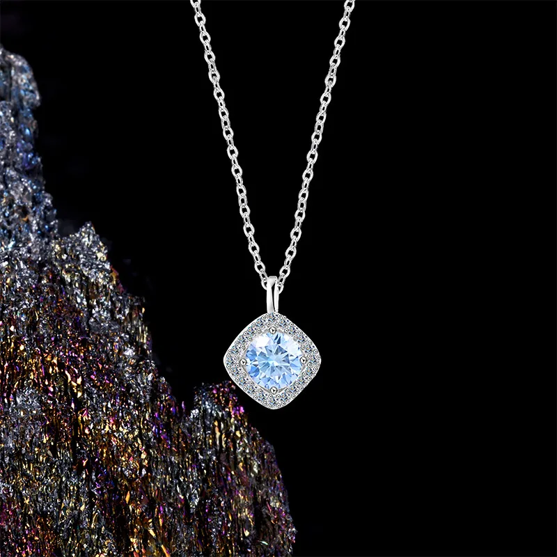 925 Sterling Silver Women's Necklace with Moissanite Pendant Luxurious High-End Square Bag Design Collarbone Chain Jewelry
925 Sterling Silver Women's Necklace with Moissanite Pendant Luxurious High-End Square Bag Design Collarbone Chain Jewelry