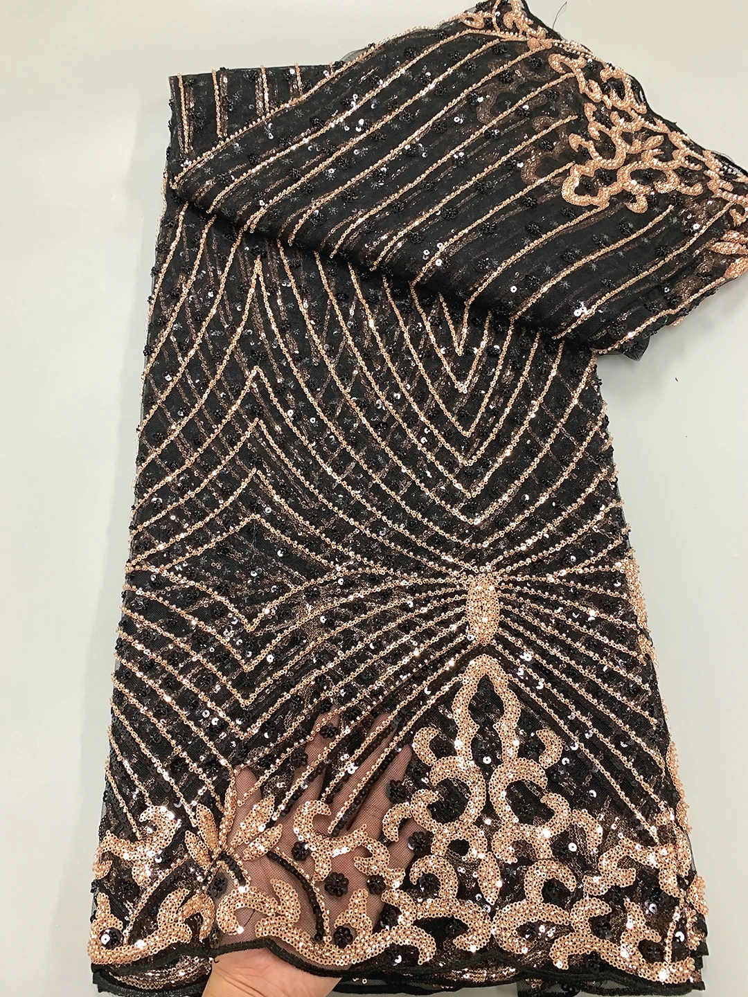 2024 Luxury African Heavy Beads Lace Fabric Sequins Nigerian Mesh Lace Fabric With Sequins High Quality For Bride Party Wedding
2024 Luxury African Heavy Beads Lace Fabric Sequins Nigerian Mesh Lace Fabric With Sequins High Quality For Bride Party Wedding