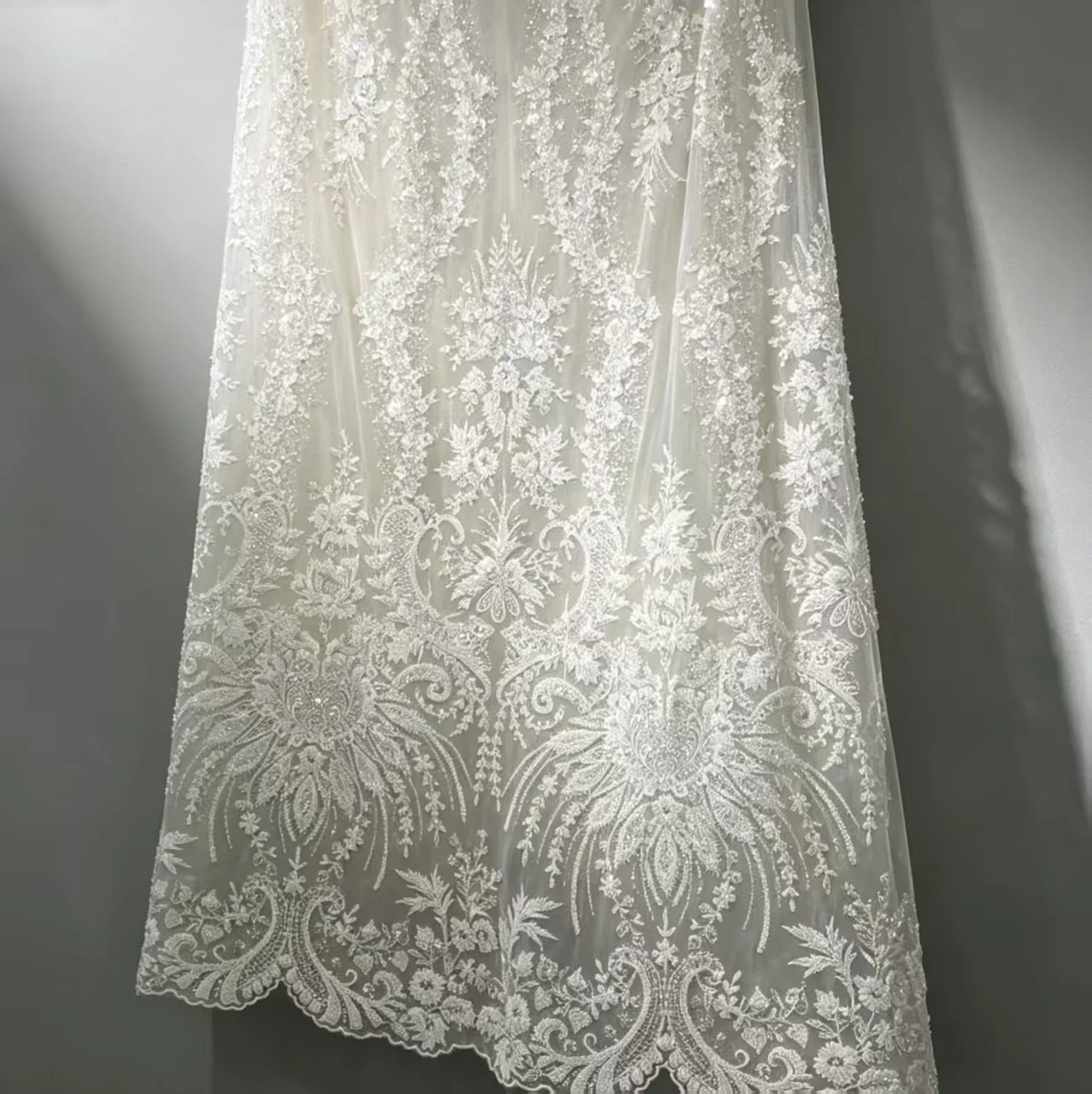 XILEI 08 White Beaded Embroidery Lace Fabric with Glitter Nail Bead Soft Mesh for Women's Wedding Dresses And Clothing
XILEI 08 White Beaded Embroidery Lace Fabric with Glitter Nail Bead Soft Mesh for Women's Wedding Dresses And Clothing