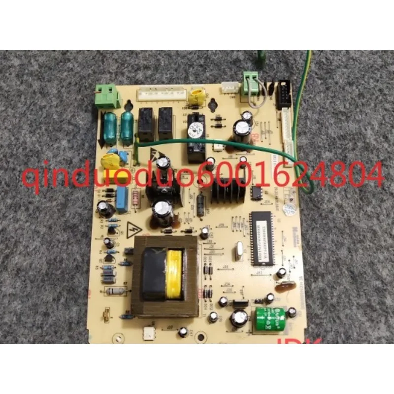 Applicable to Ariston small crystal blue wall-hung boiler hot water heating furnace main control board WE460140000800 computer
Applicable to Ariston small crystal blue wall-hung boiler hot water heating furnace main control board WE460140000800 computer