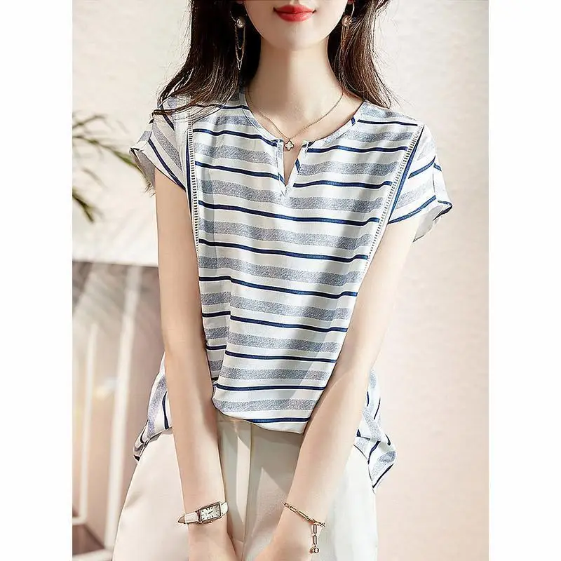 Contrast Color Striped Chiffon Shirt Women New Loose Belly-covering Versatile Light Breathable Short Sleeve V-neck T-shirt
Contrast Color Striped Chiffon Shirt Women New Loose Belly-covering Versatile Light Breathable Short Sleeve V-neck T-shirt