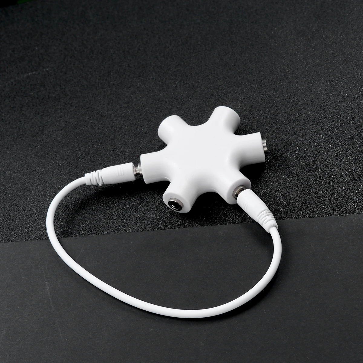 1 To 5 Headphone Splitter 5-Way Audio Splitter 3.5Mm Jack Plug White Compatible With Earphones Headphones Stereo Speakers
1 To 5 Headphone Splitter 5-Way Audio Splitter 3.5Mm Jack Plug White Compatible With Earphones Headphones Stereo Speakers