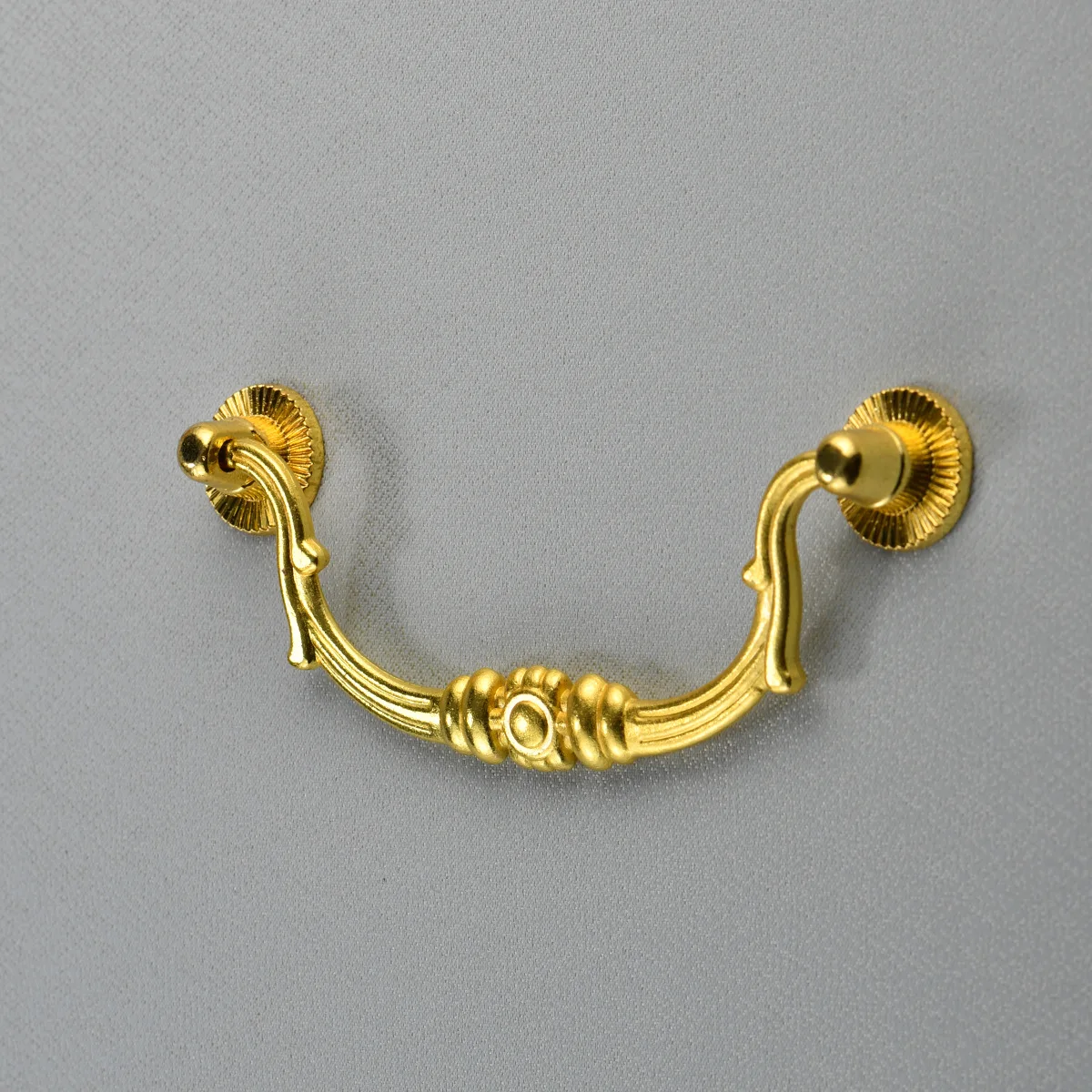 Antique Gold Zinc Alloy Cabinet Pulls with 98mm Hole Spacing for New Chinese Style Furniture
Antique Gold Zinc Alloy Cabinet Pulls with 98mm Hole Spacing for New Chinese Style Furniture