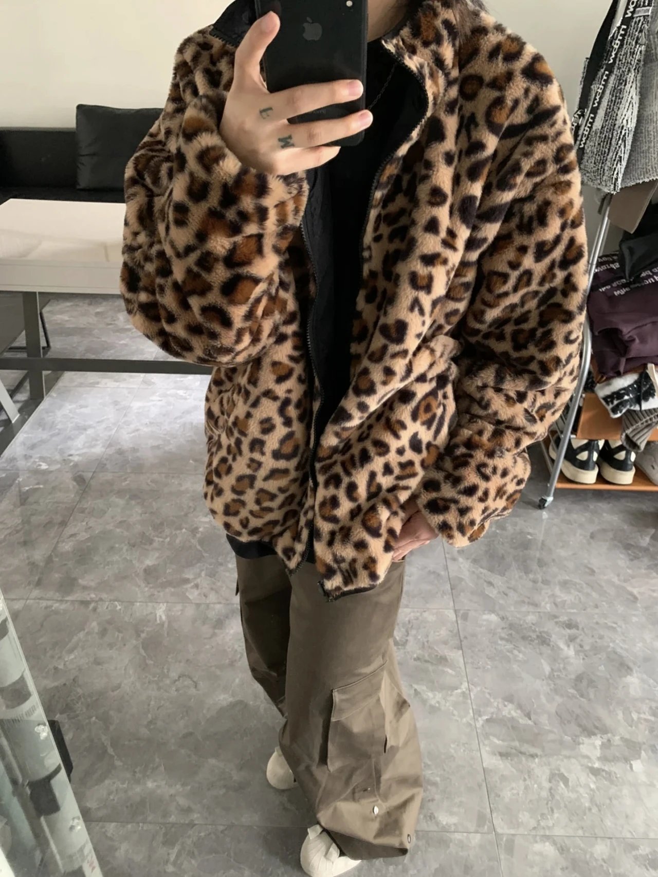 Retro Cool Leopard Print Color Blo Cotton Jaet Men's Casual Loose Fit Zipper Closure Long Sve Coat for Autumn Winter
Retro Cool Leopard Print Color Blo Cotton Jaet Men's Casual Loose Fit Zipper Closure Long Sve Coat for Autumn Winter