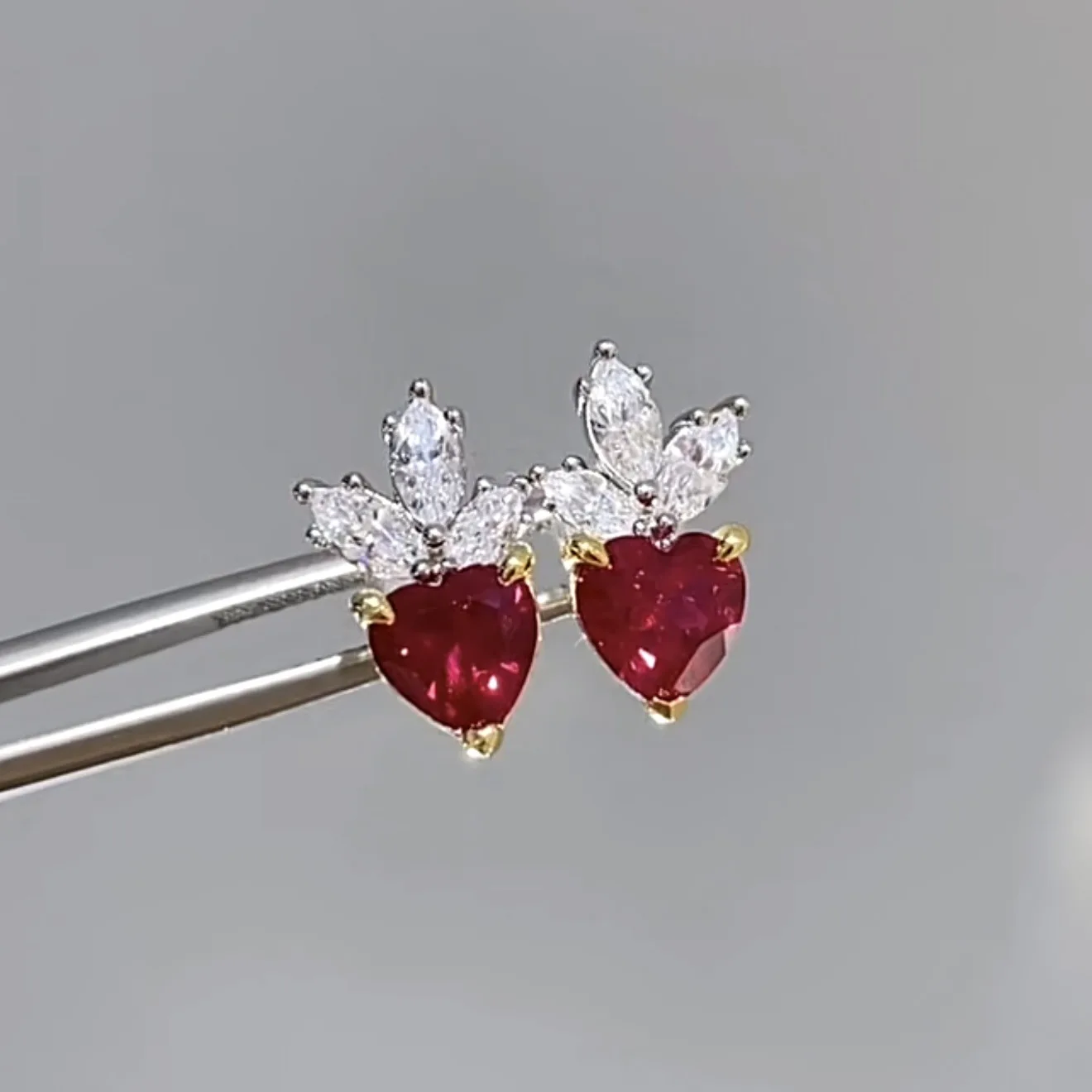 Серьги-гвоздики в форме сердца из 100% стерлингового серебра 925 пробы с цирконием AAA для женщин, изящные ювелирные изделия
Серьги-гвоздики в форме сердца из 100% стерлингового серебра 925 пробы с цирконием AAA для женщин, изящные ювелирные изделия