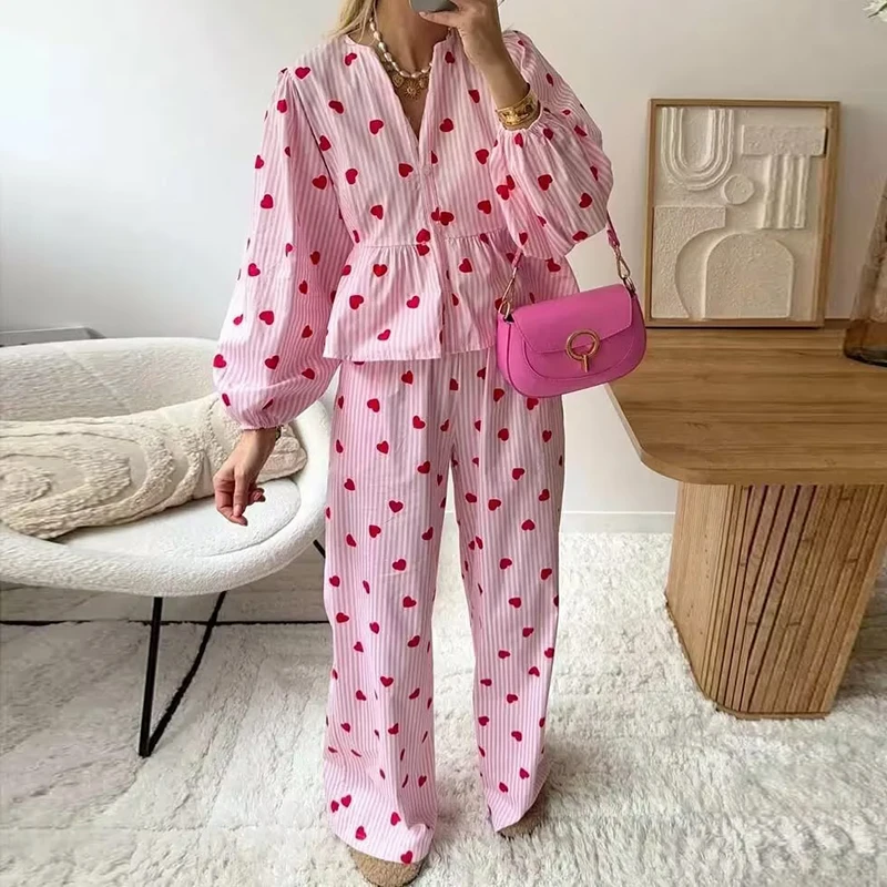 Maemukilabe Женские пижамные комплекты с милым принтом в виде сердца, рубашка на пуговицах с длинными рукавами и длинными брюками, праздничная одежда для дома из двух предметов
Maemukilabe Женские пижамные комплекты с милым принтом в виде сердца, рубашка на пуговицах с длинными рукавами и длинными брюками, праздничная одежда для дома из двух предметов