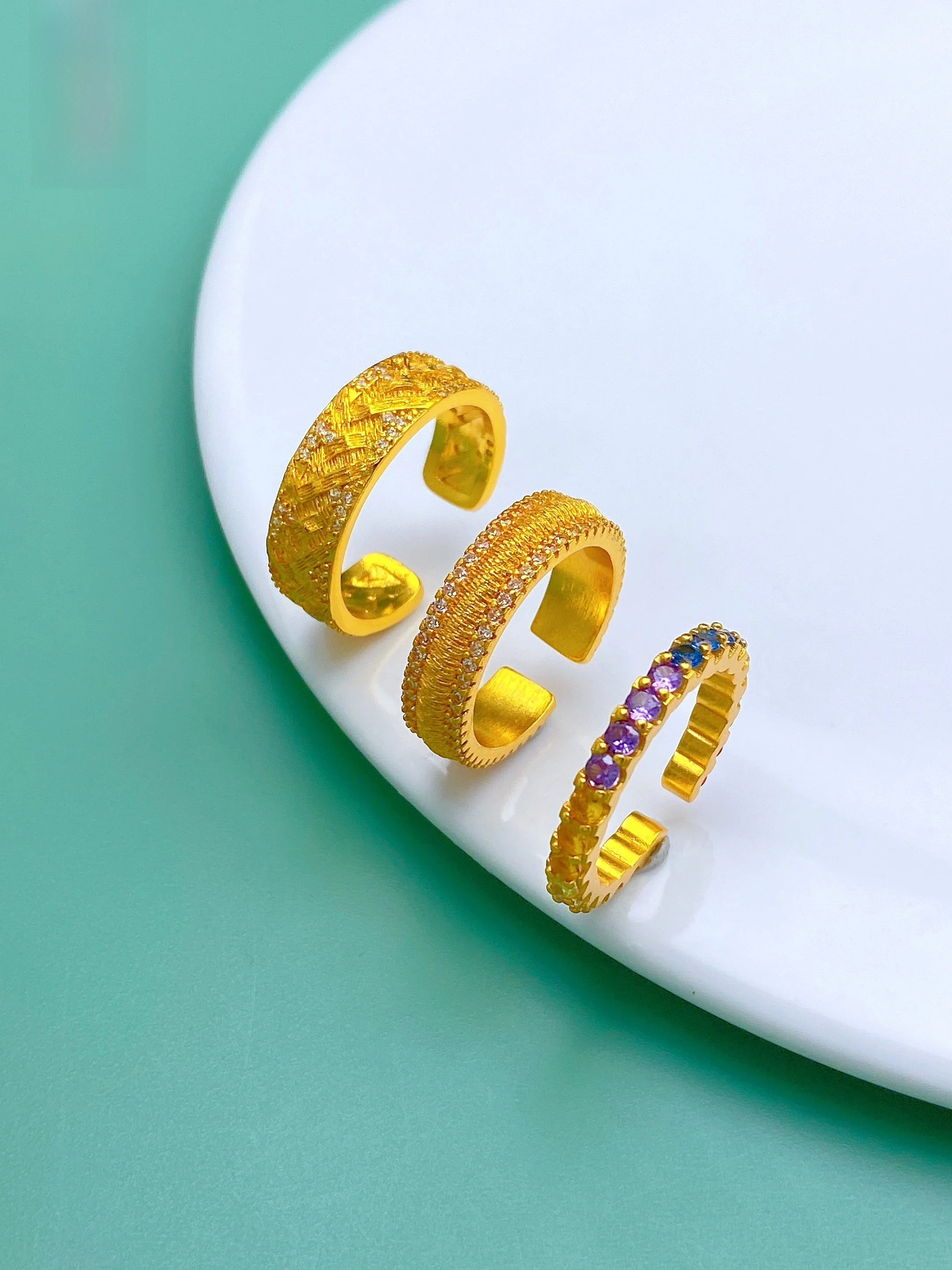 Плетеное кольцо из песочного золота с цирконом для женщин, регулируемое, с цветными камнями, элитное модное ювелирное украшение
Плетеное кольцо из песочного золота с цирконом для женщин, регулируемое, с цветными камнями, элитное модное ювелирное украшение