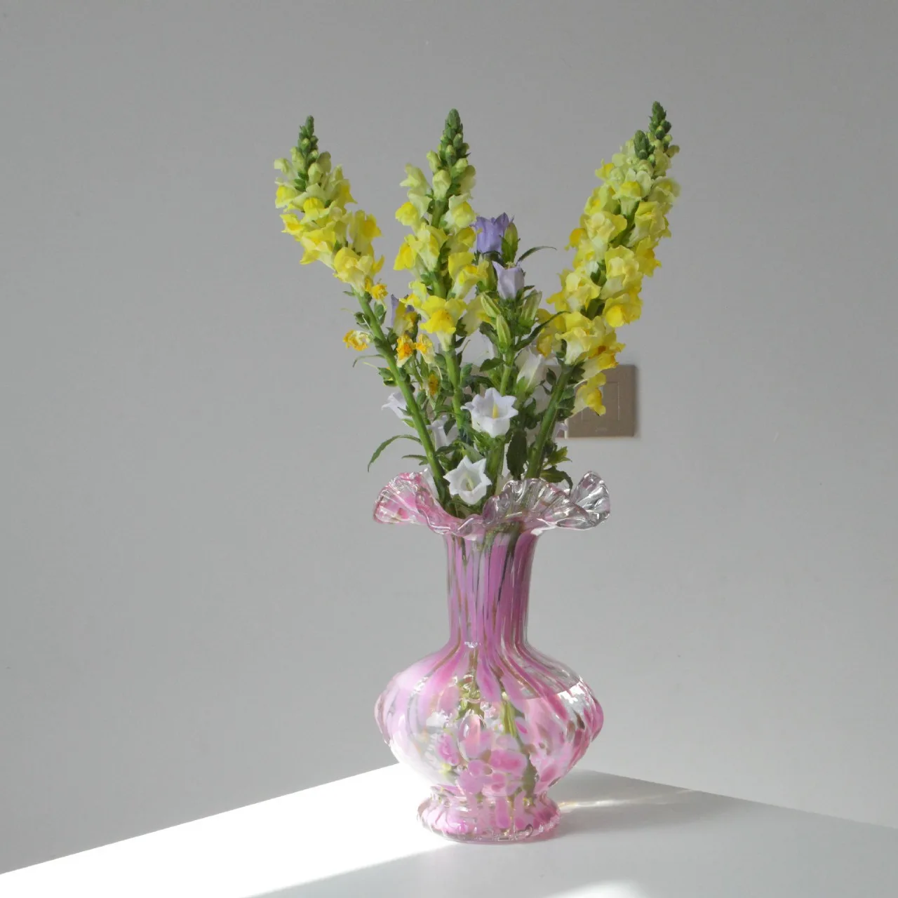 Handmade Modern Design Glass Vase Creative Flower Vase Centerpiece for Wedding and Party Mouth Blown Home Decor
Handmade Modern Design Glass Vase Creative Flower Vase Centerpiece for Wedding and Party Mouth Blown Home Decor