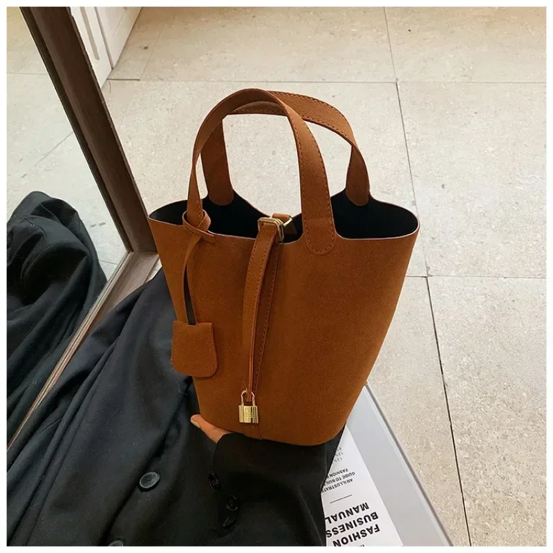 Magnetic Buckle Casual Shoulder Bags Solid Sewing Thread 2024 High Quality Bags for Women Bucket Type Pu Women's Handbags
Magnetic Buckle Casual Shoulder Bags Solid Sewing Thread 2024 High Quality Bags for Women Bucket Type Pu Women's Handbags
