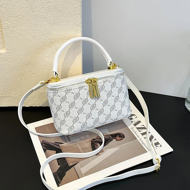 Стильная женская сумка через плечо из люксового бренда - кожаная сумка премиум-класса от известного дизайнера для женщин
Стильная женская сумка через плечо из люксового бренда - кожаная сумка премиум-класса от известного дизайнера для женщин