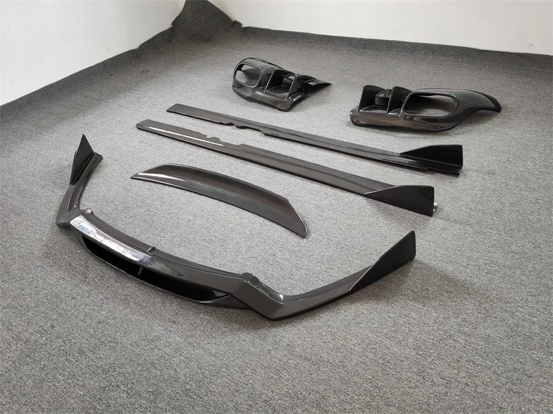 Подходит для модифицированного кузова Ferrari F12, задний спойлер из углеродного волокна в стиле DMC, губа переднего бампера, задний диффузор, боковые полосы
Подходит для модифицированного кузова Ferrari F12, задний спойлер из углеродного волокна в стиле DMC, губа переднего бампера, задний диффузор, боковые полосы